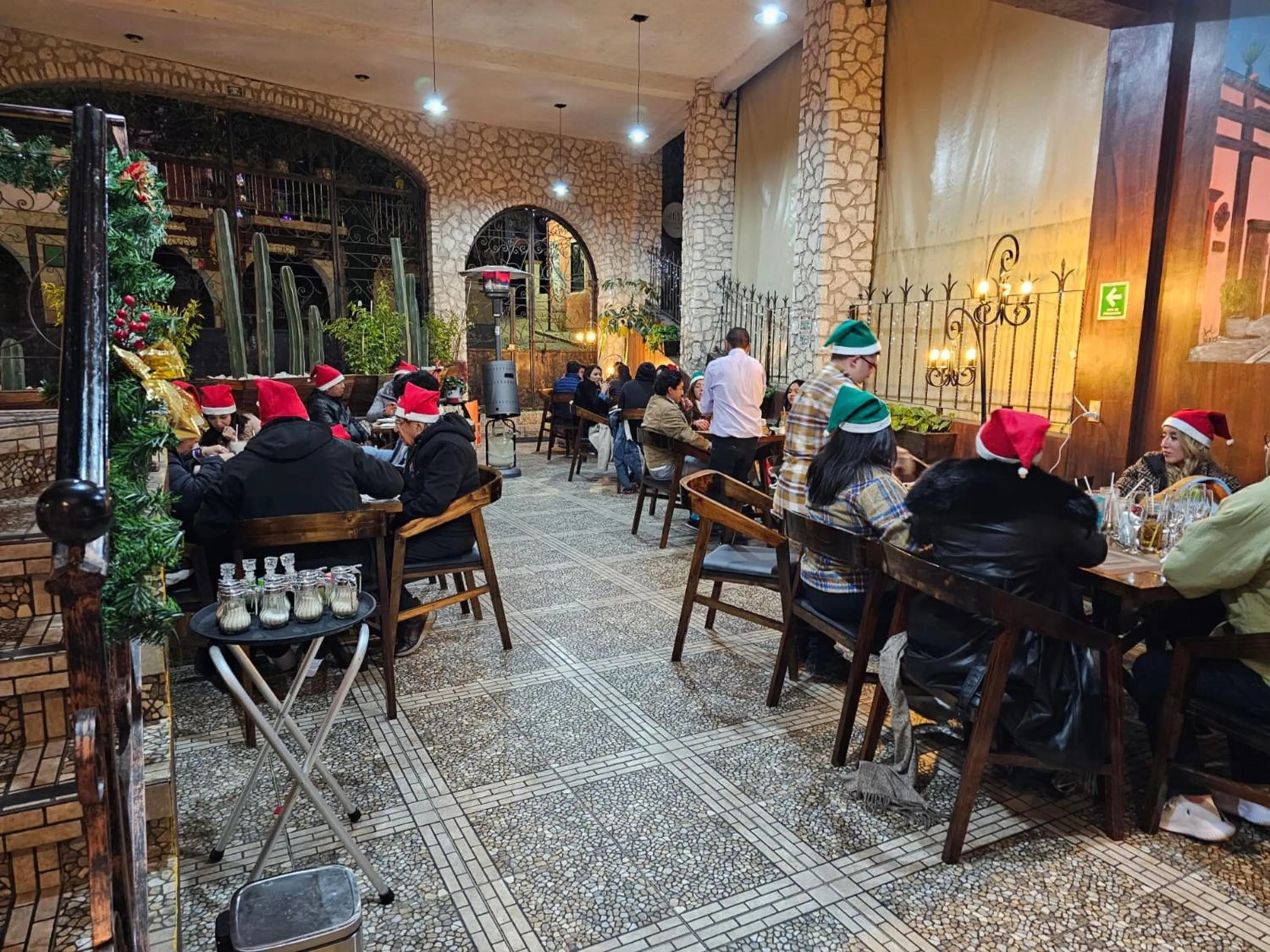 Restaurant/places to eat in Hotel Peña Florencia