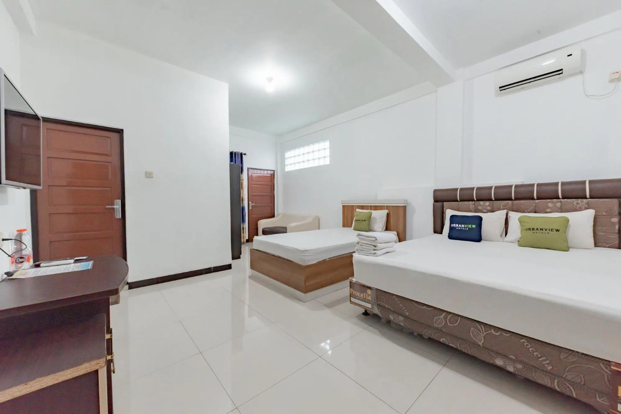 Bed in Urbanview Hotel Syariah 99 Banjarbaru by RedDoorz