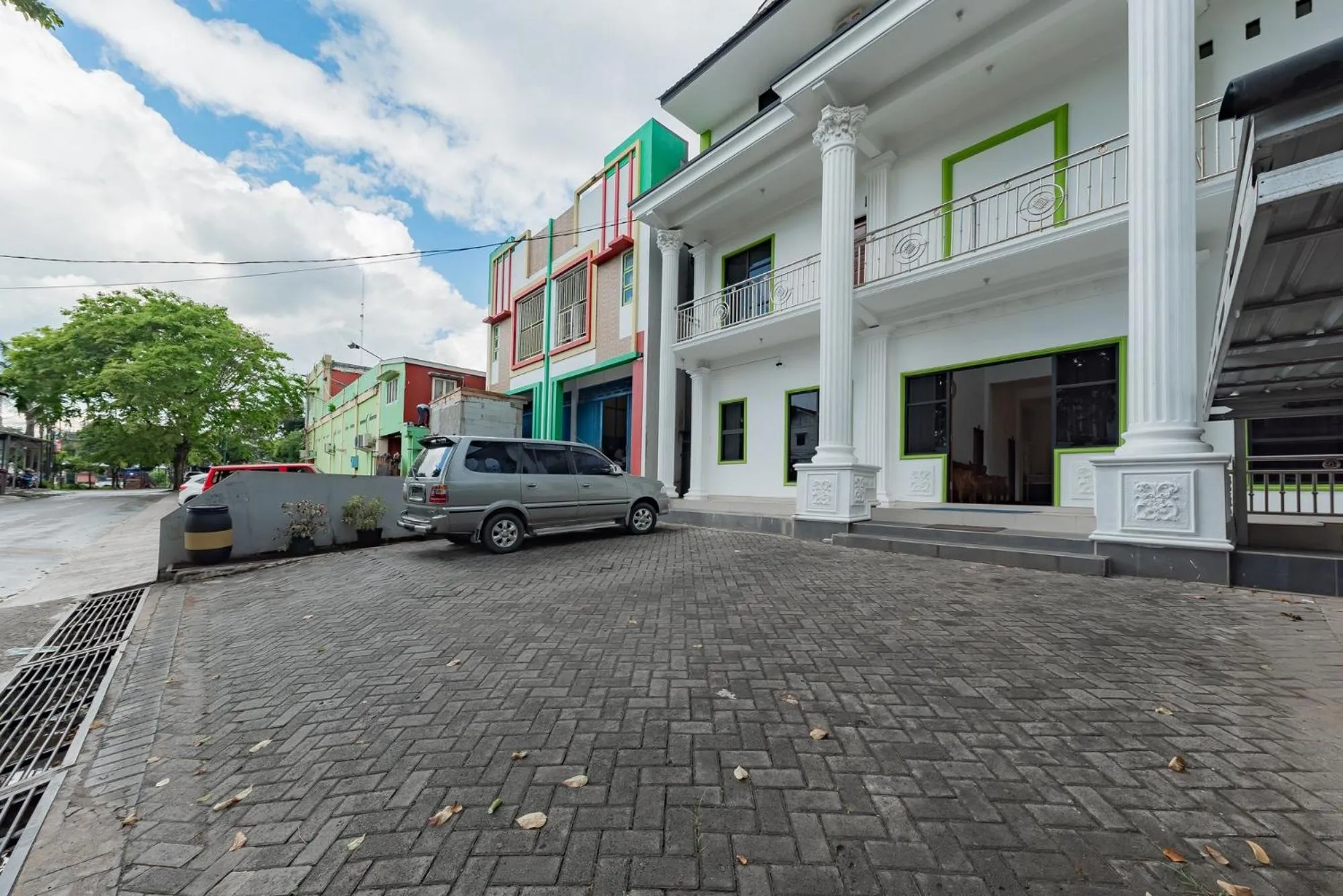 Parking in Urbanview Hotel Syariah 99 Banjarbaru by RedDoorz