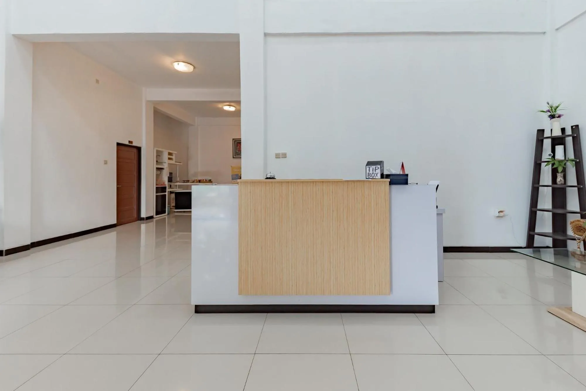 Lobby or reception in Urbanview Hotel Syariah 99 Banjarbaru by RedDoorz