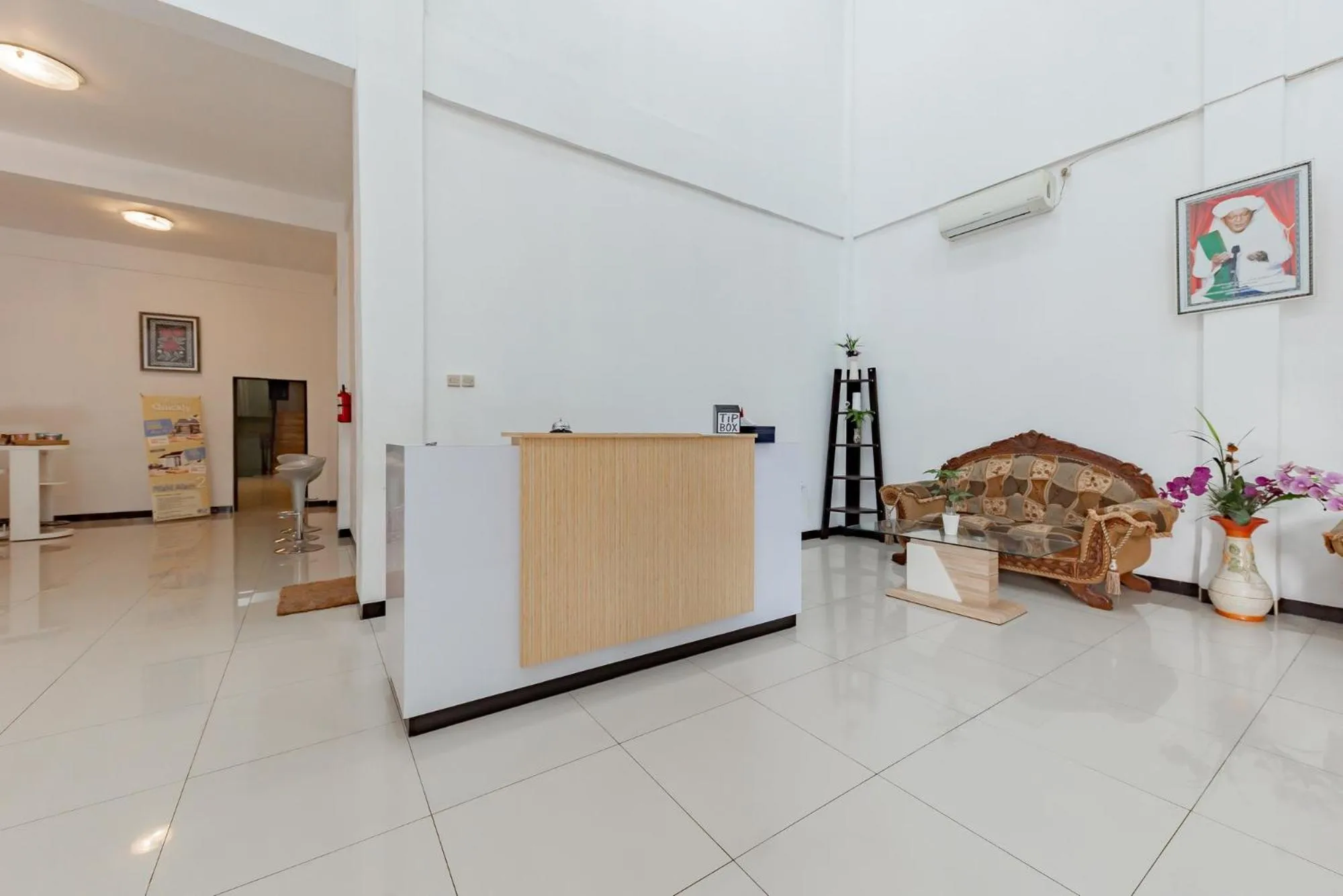 Lobby or reception in Urbanview Hotel Syariah 99 Banjarbaru by RedDoorz