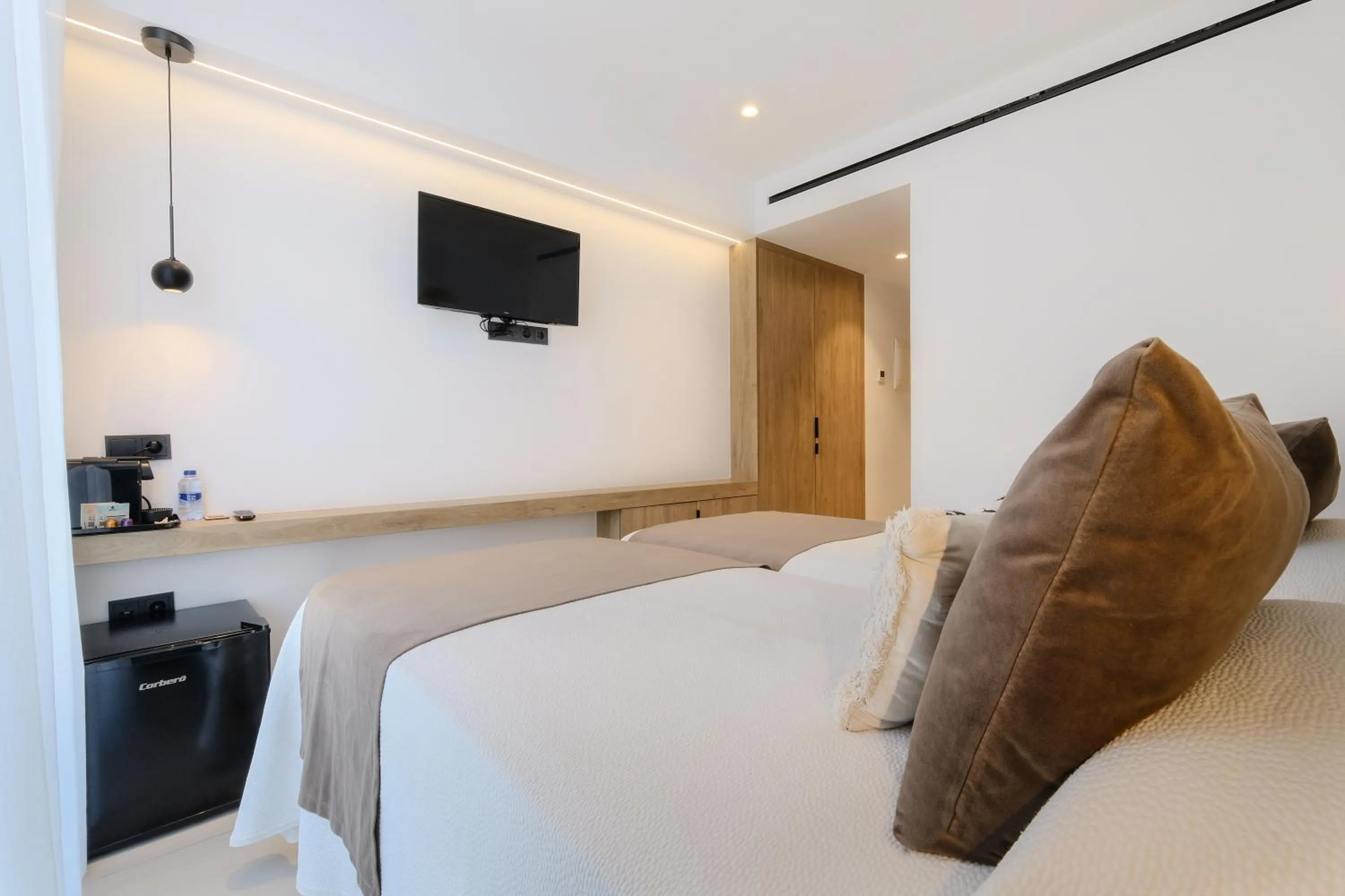 Photo of the whole room, Bed in M. HOTEL