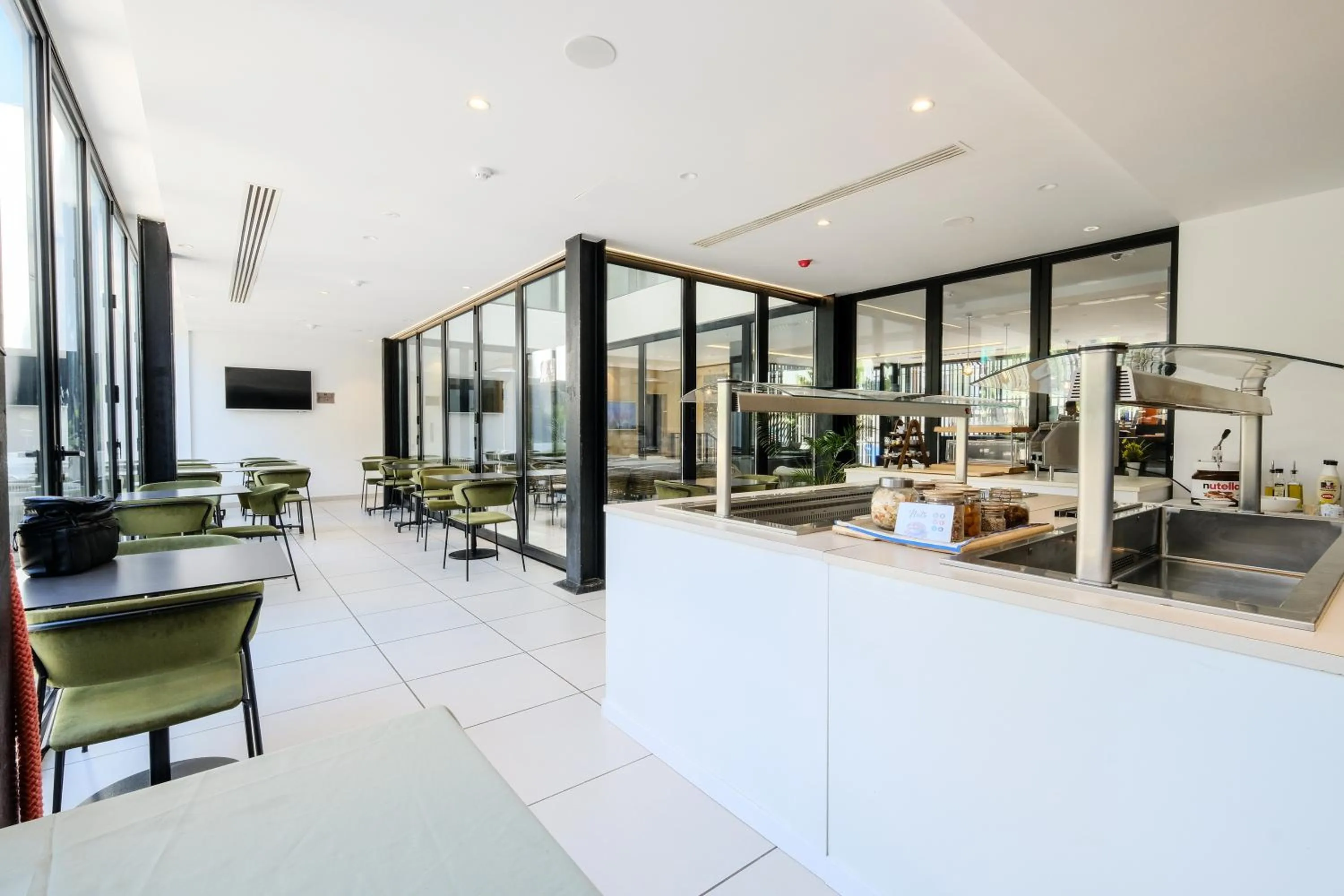 Restaurant/places to eat in M. HOTEL