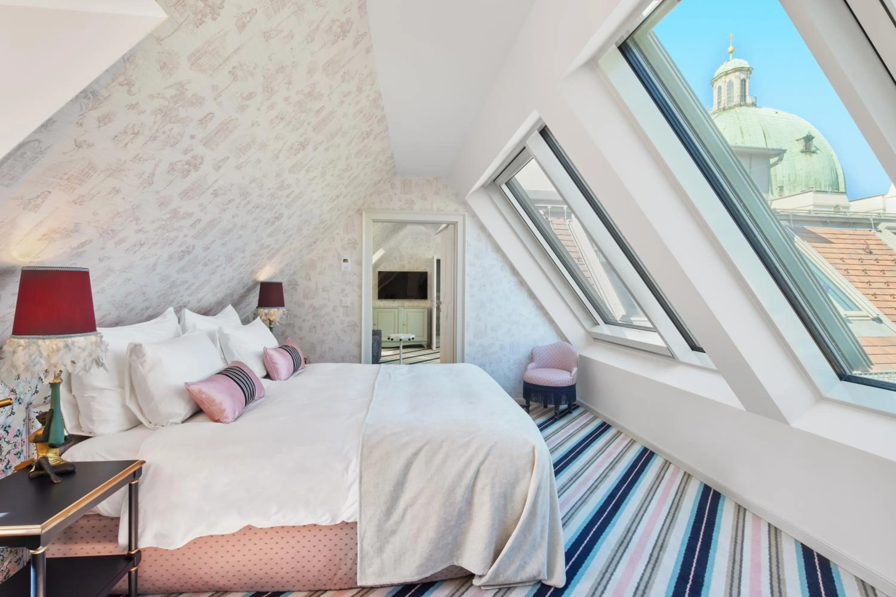 Bedroom, Bed in The Leo Grand