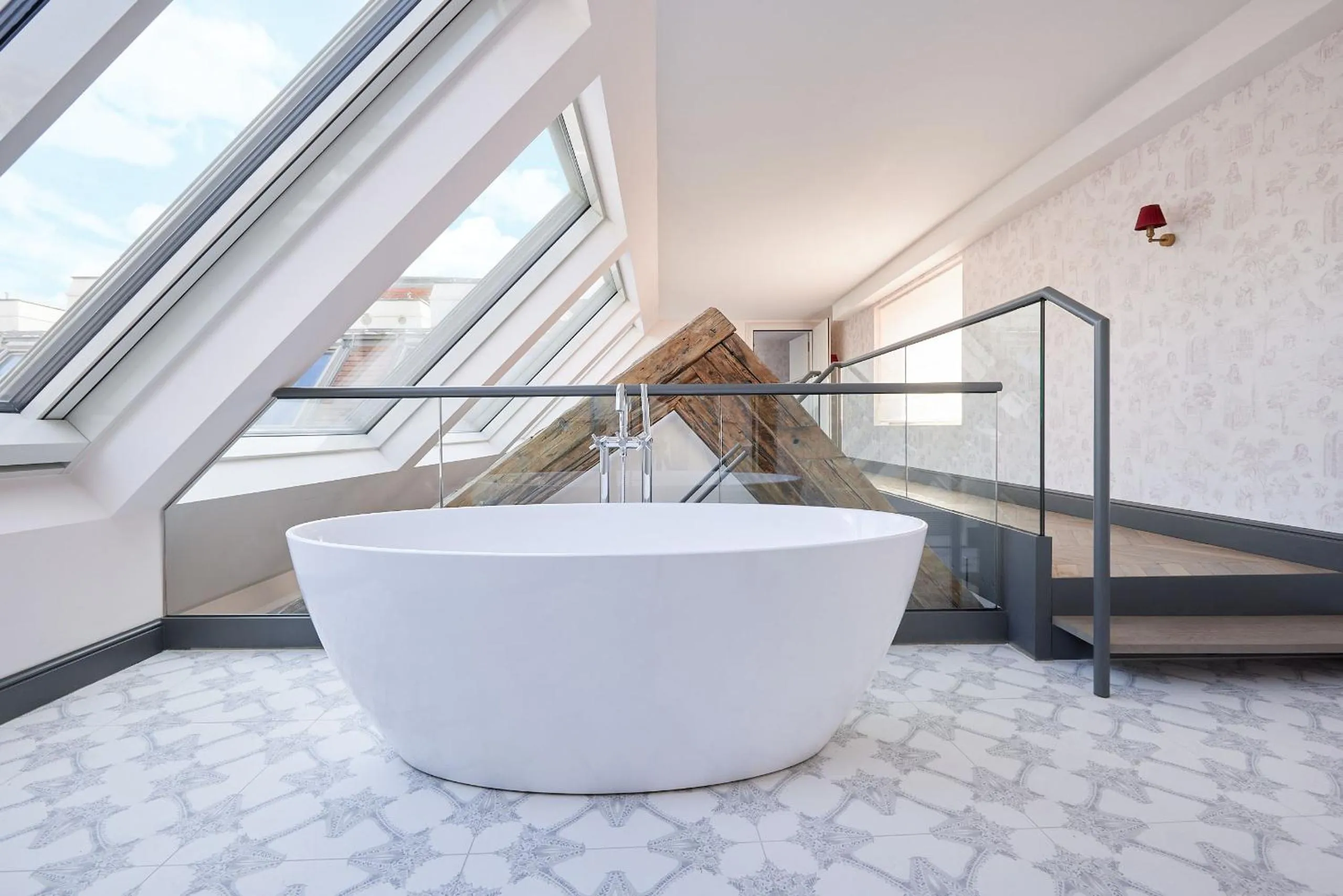 Bath in The Leo Grand