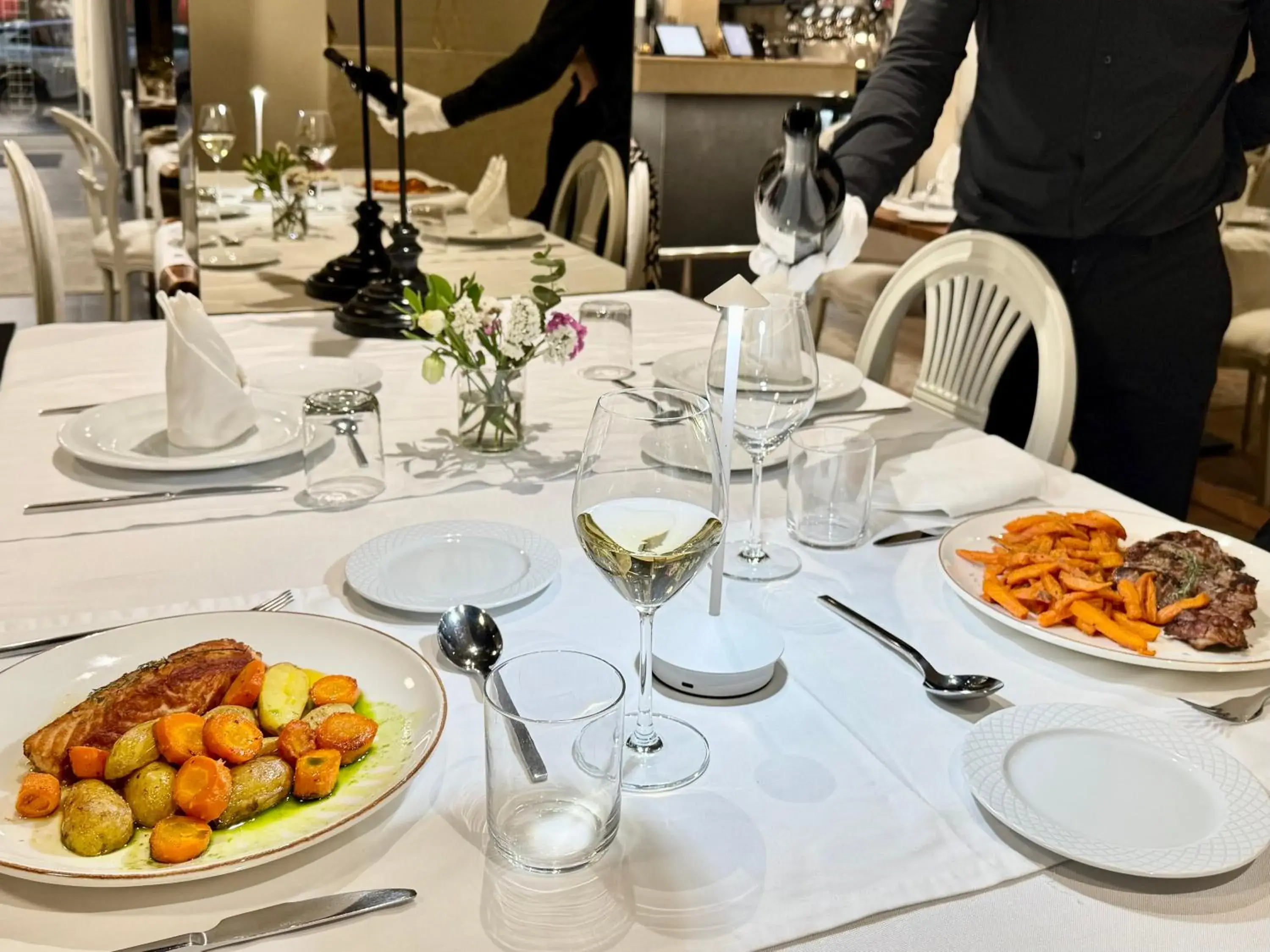 Restaurant/places to eat in Athens The L7 Str - Luxury Boutique Collection Hotel Restaurant/places to eat in Athens The L7 Str - Luxury Boutique Collection Hotel