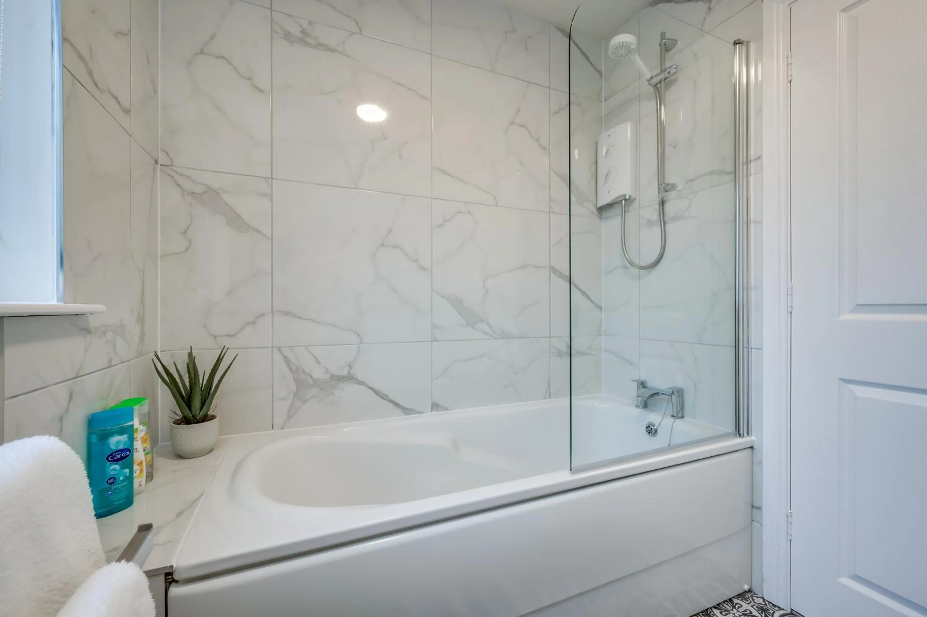 Bathroom in Central Belfast Apartments: Ashley Mews