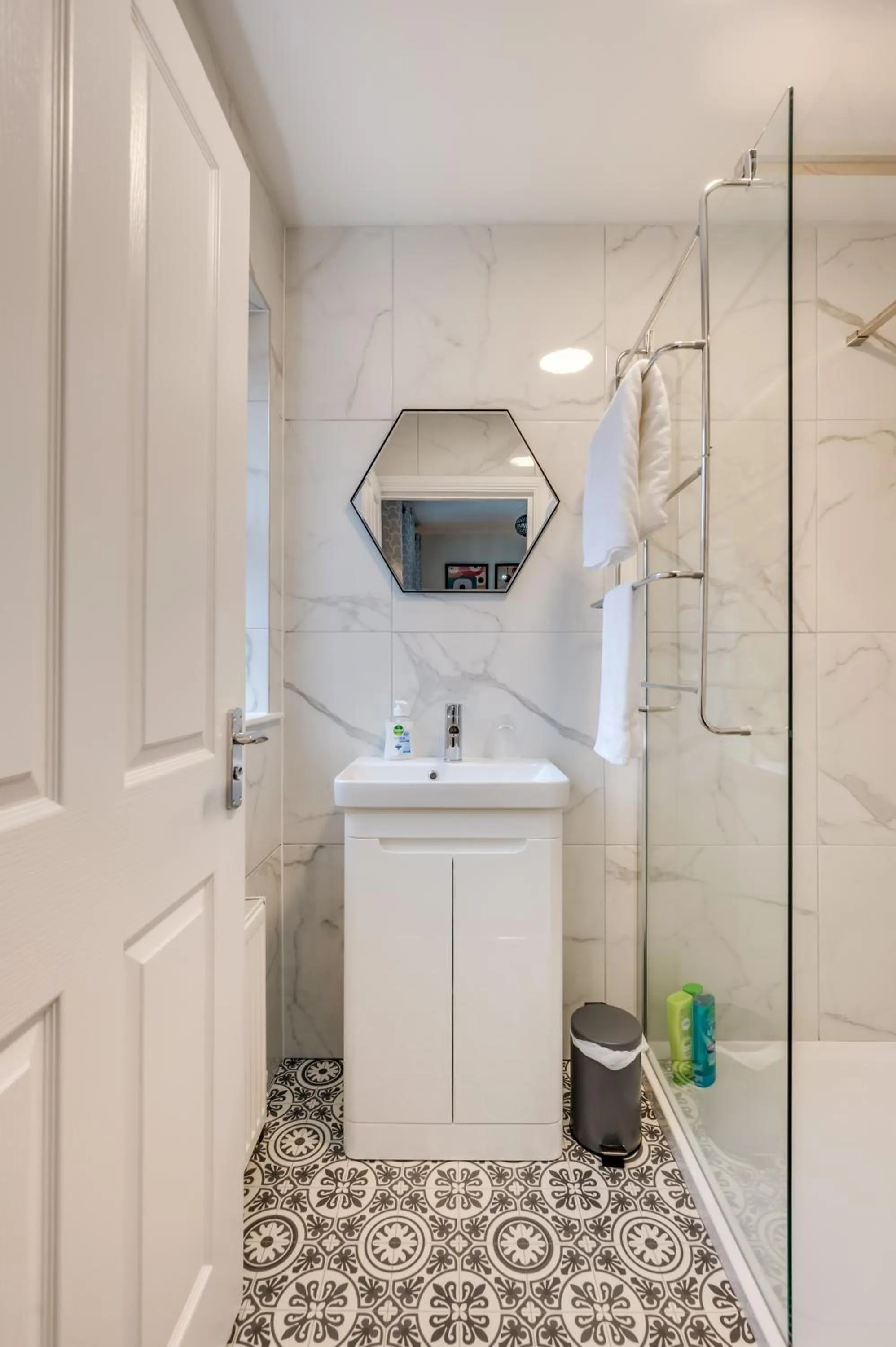 Bathroom in Central Belfast Apartments: Ashley Mews