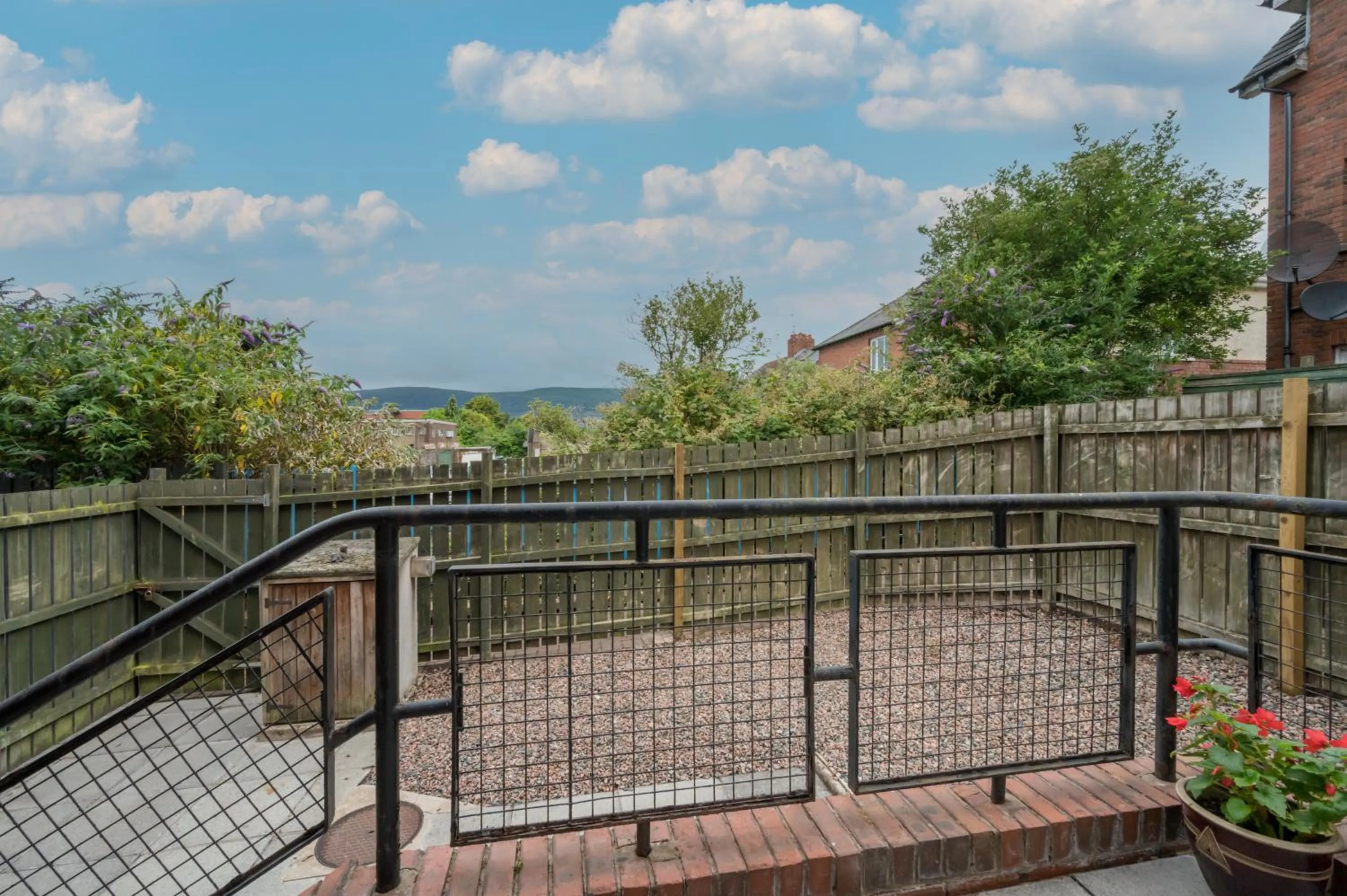 Property building in Central Belfast Apartments: Ashley Mews