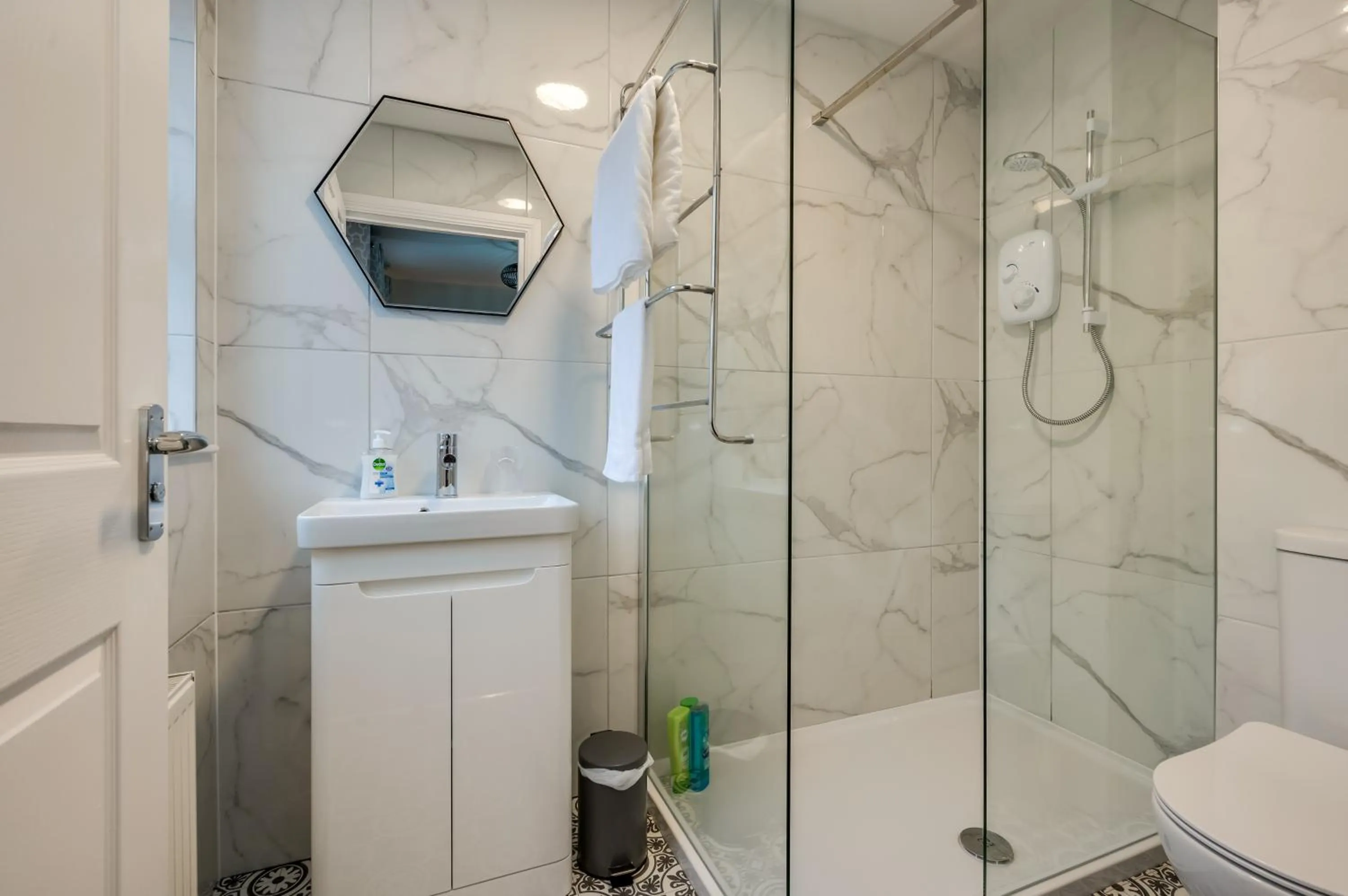 Bathroom in Central Belfast Apartments: Ashley Mews