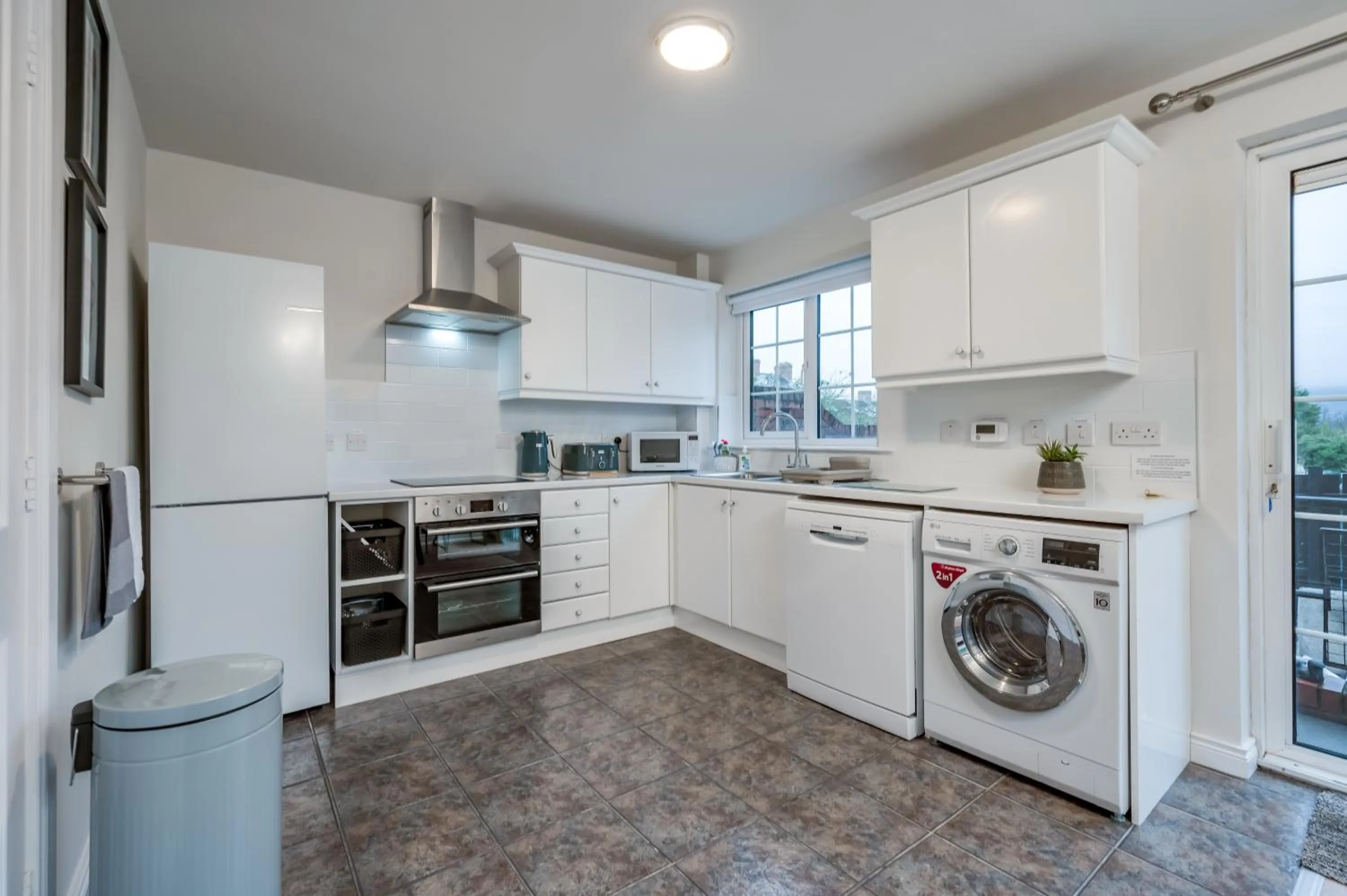Kitchen or kitchenette in Central Belfast Apartments: Ashley Mews