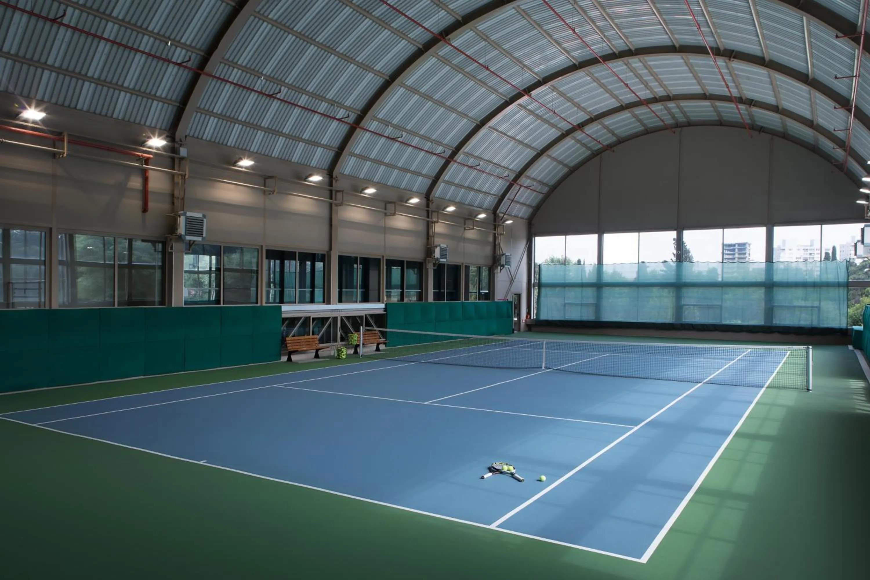 Tennis court in Istanbul Marriott Hotel Sisli