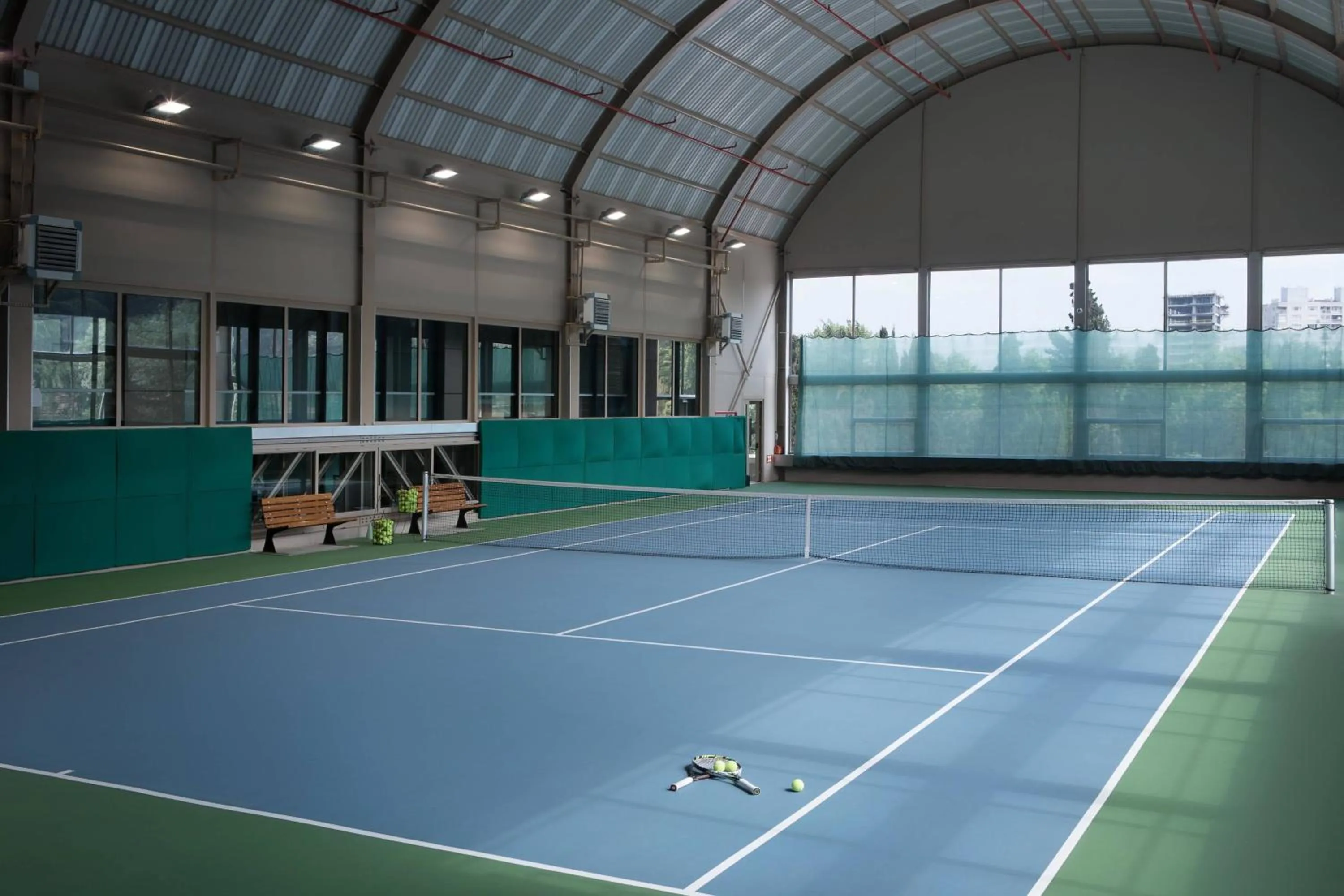 Tennis court in Istanbul Marriott Hotel Sisli