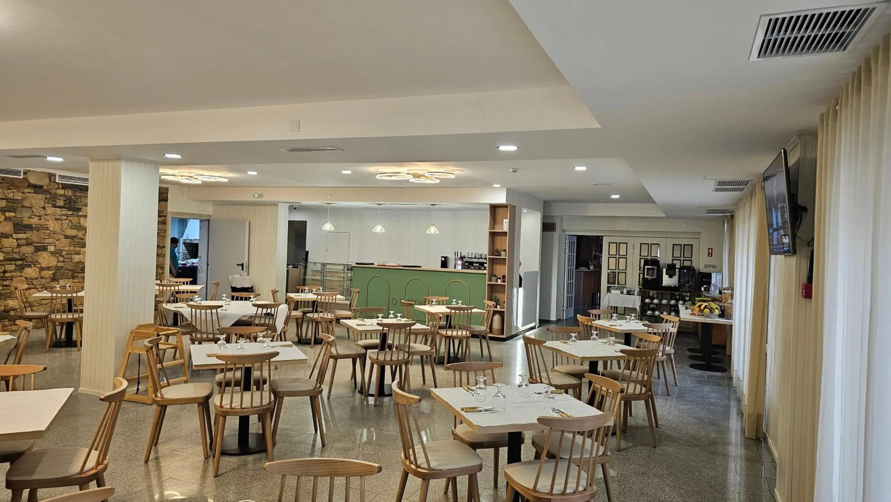 Restaurant/places to eat in Hotel O Encontro