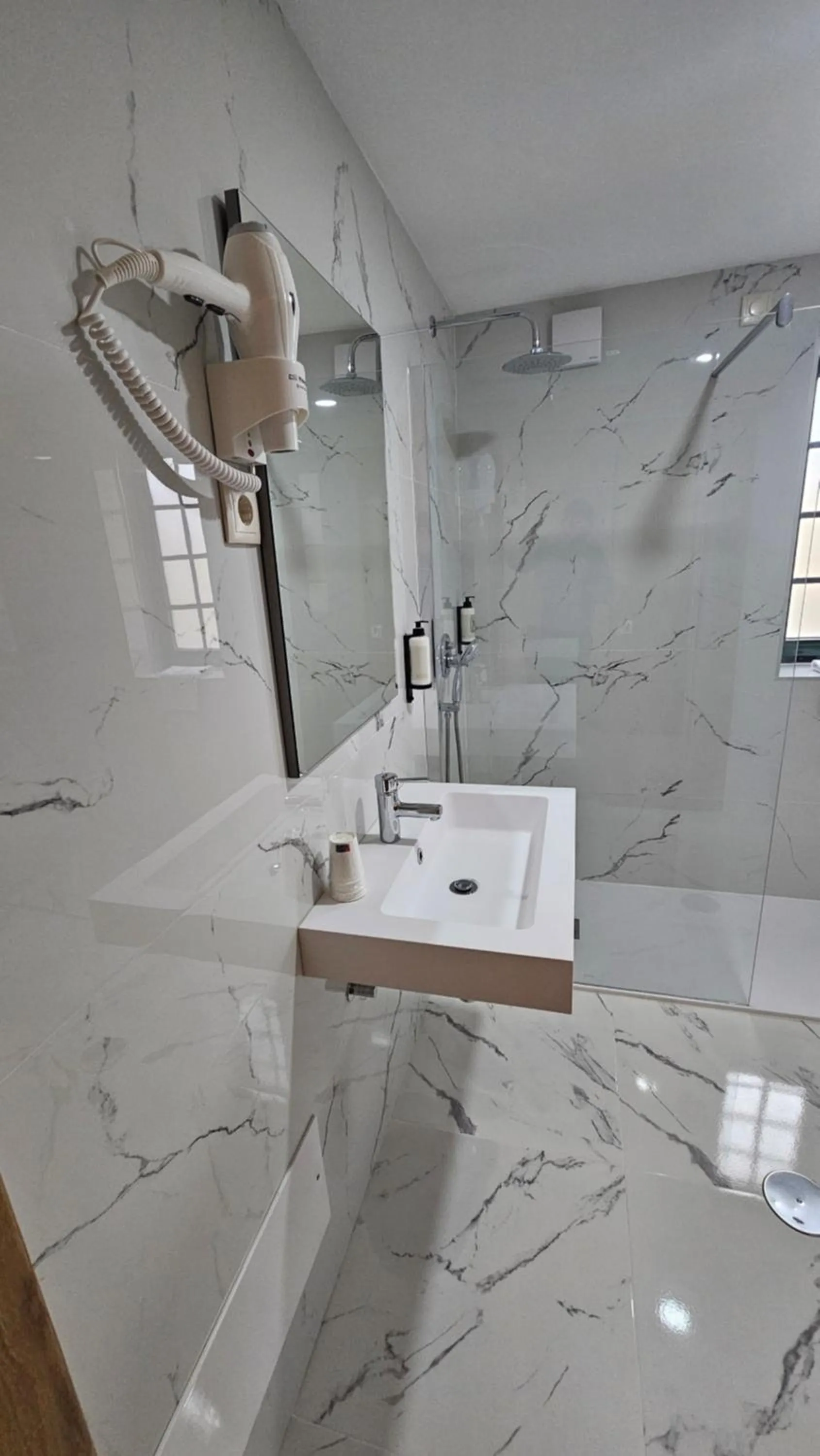 Shower in Hotel O Encontro