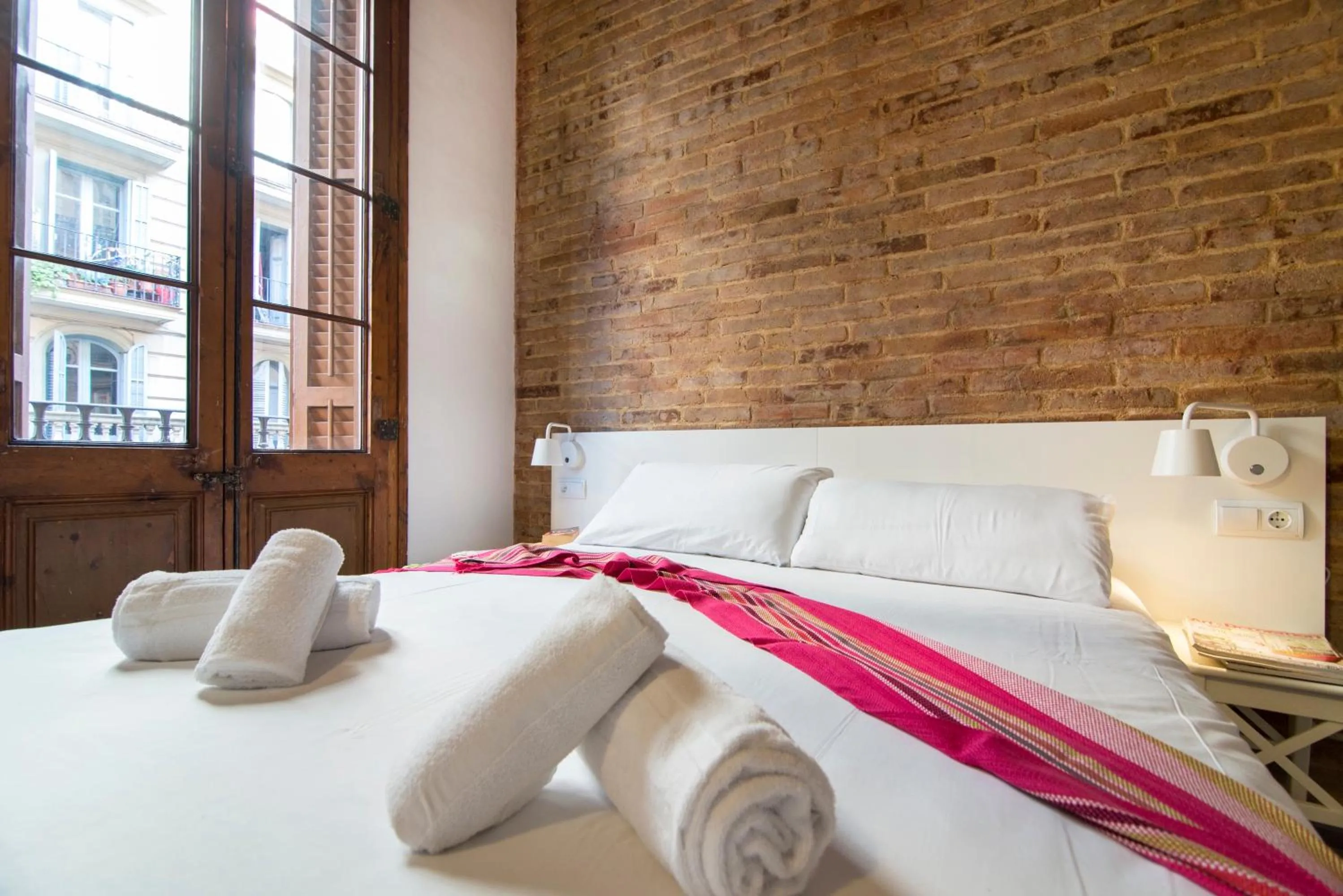 Bed in Happy People Plaza España Apartments