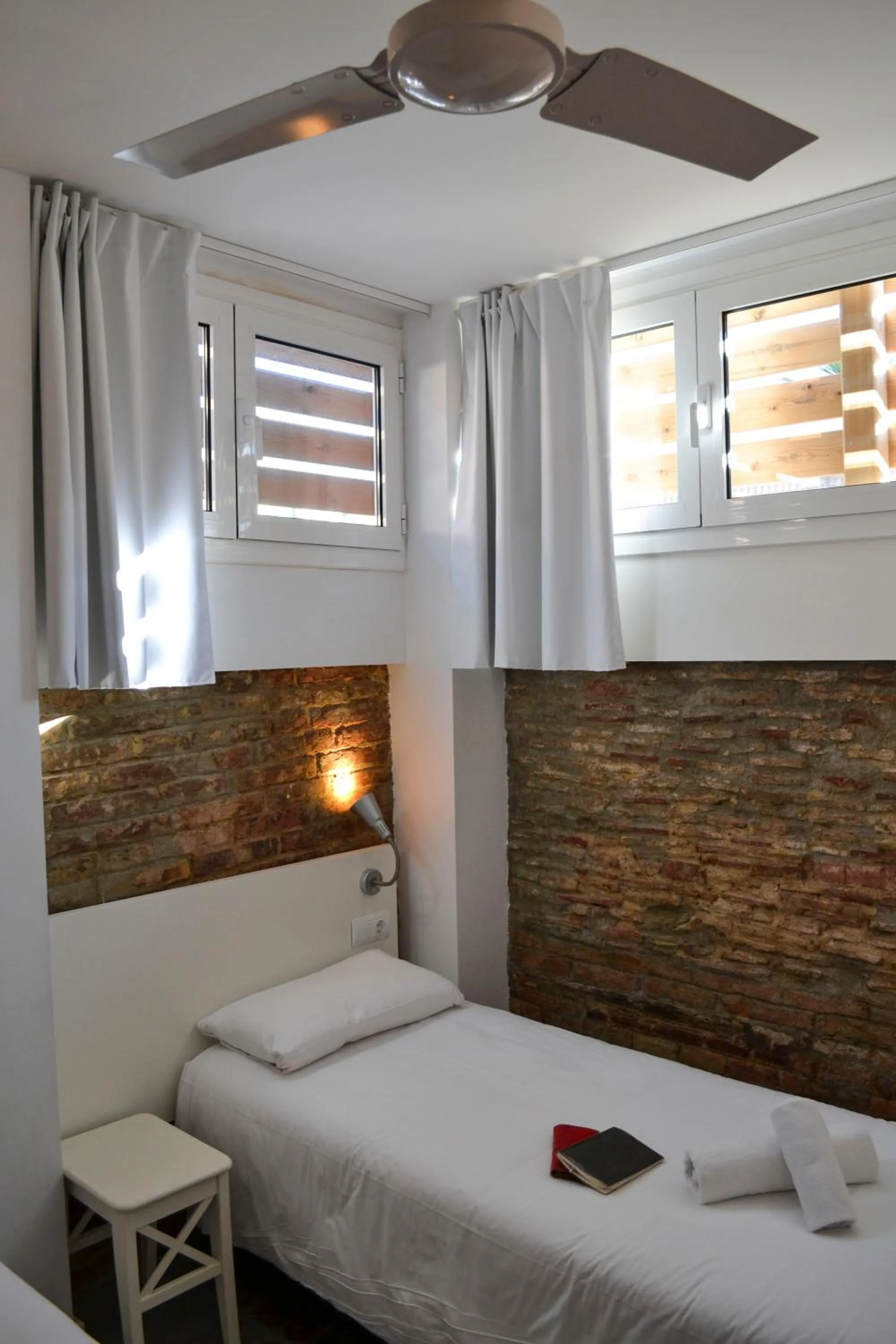 Bed in Happy People Plaza España Apartments