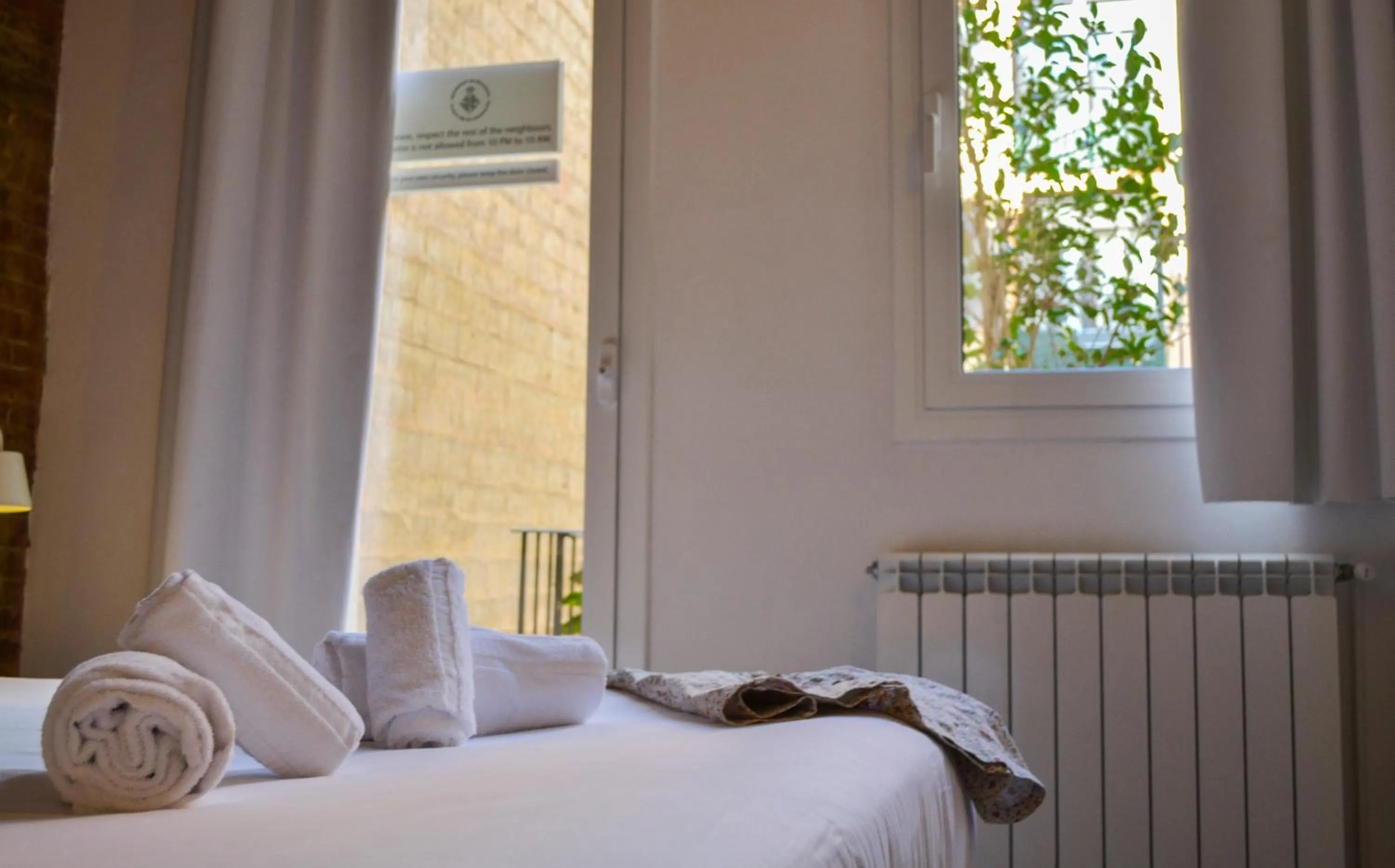 Bed in Happy People Plaza España Apartments