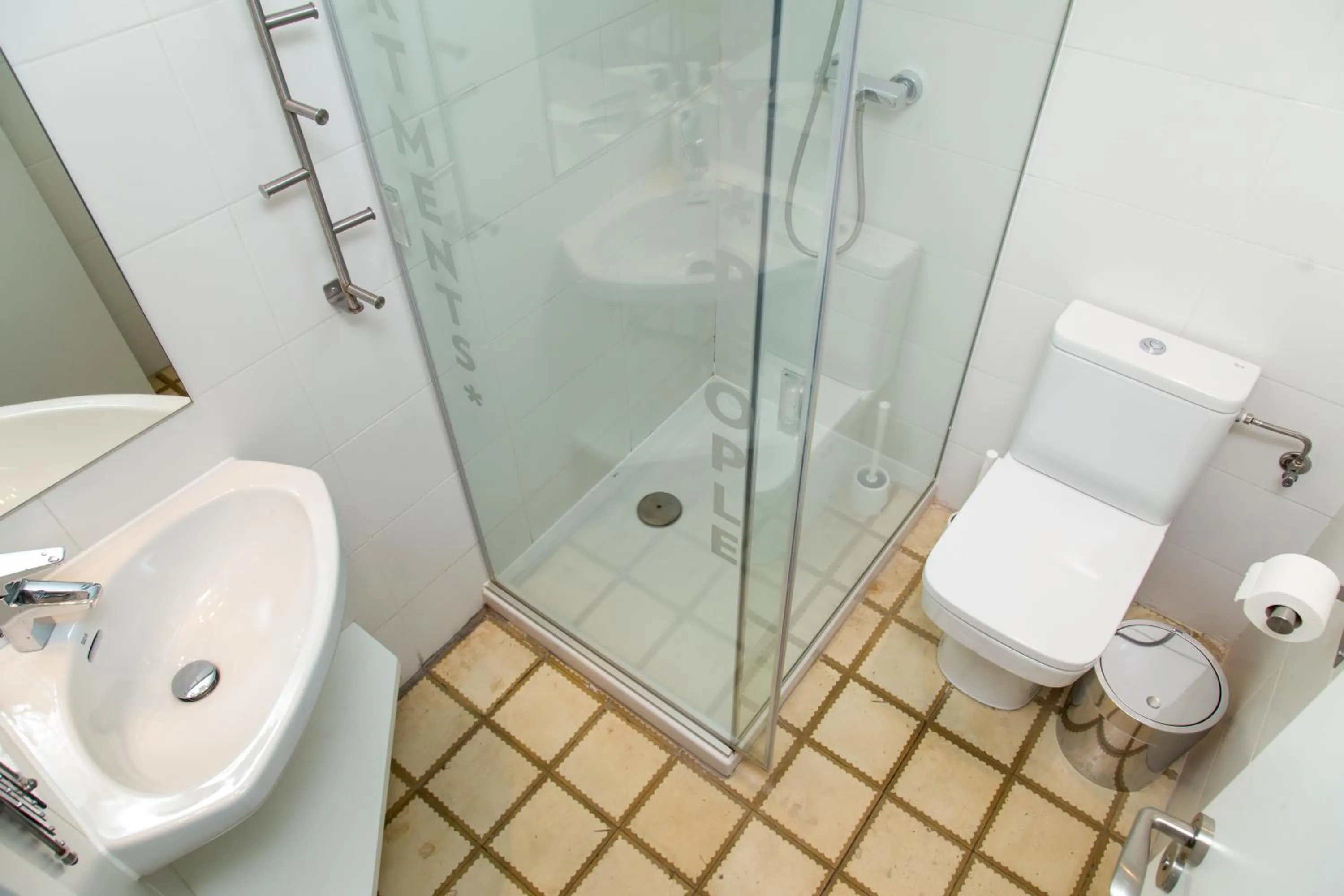 Bathroom in Happy People Plaza España Apartments