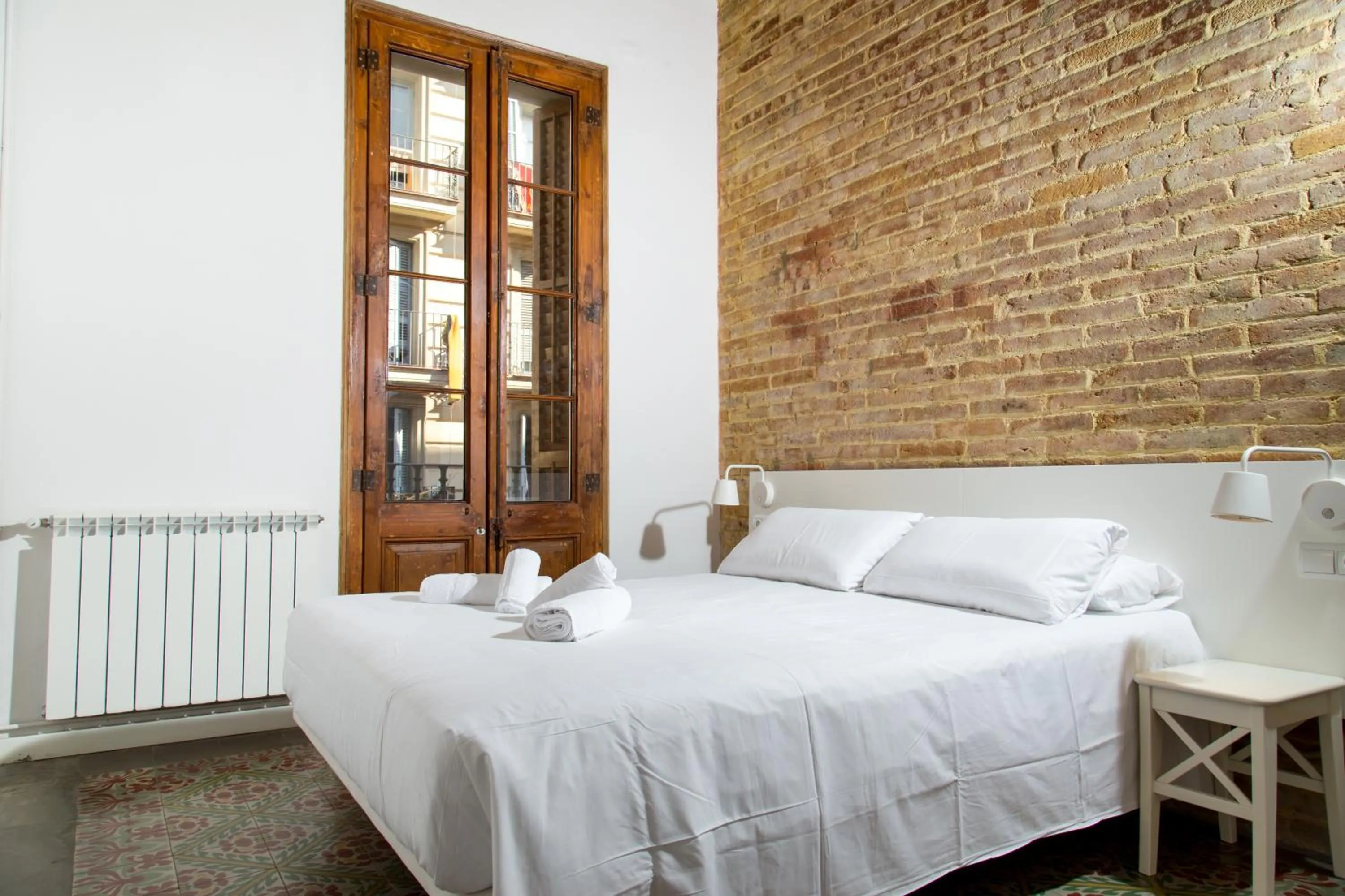Bed in Happy People Plaza España Apartments