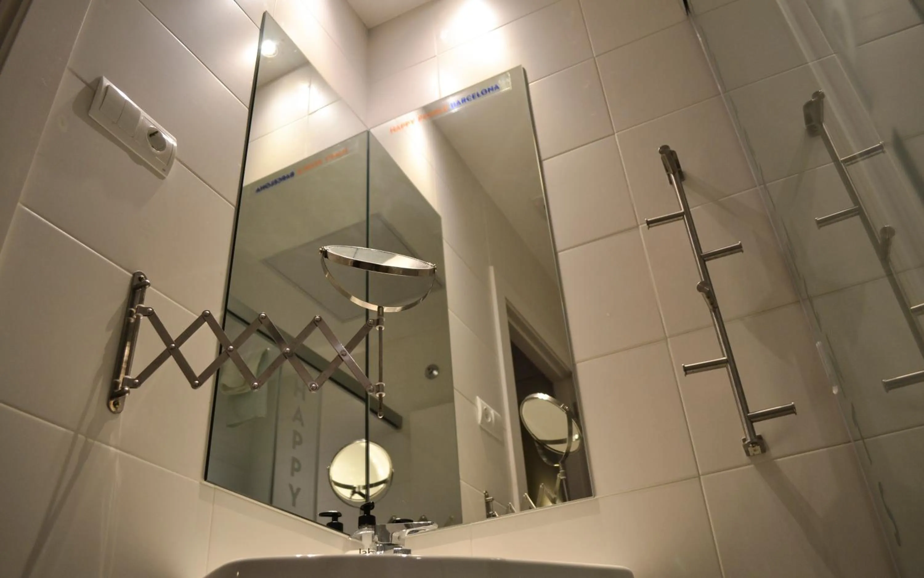 Bathroom in Happy People Plaza España Apartments