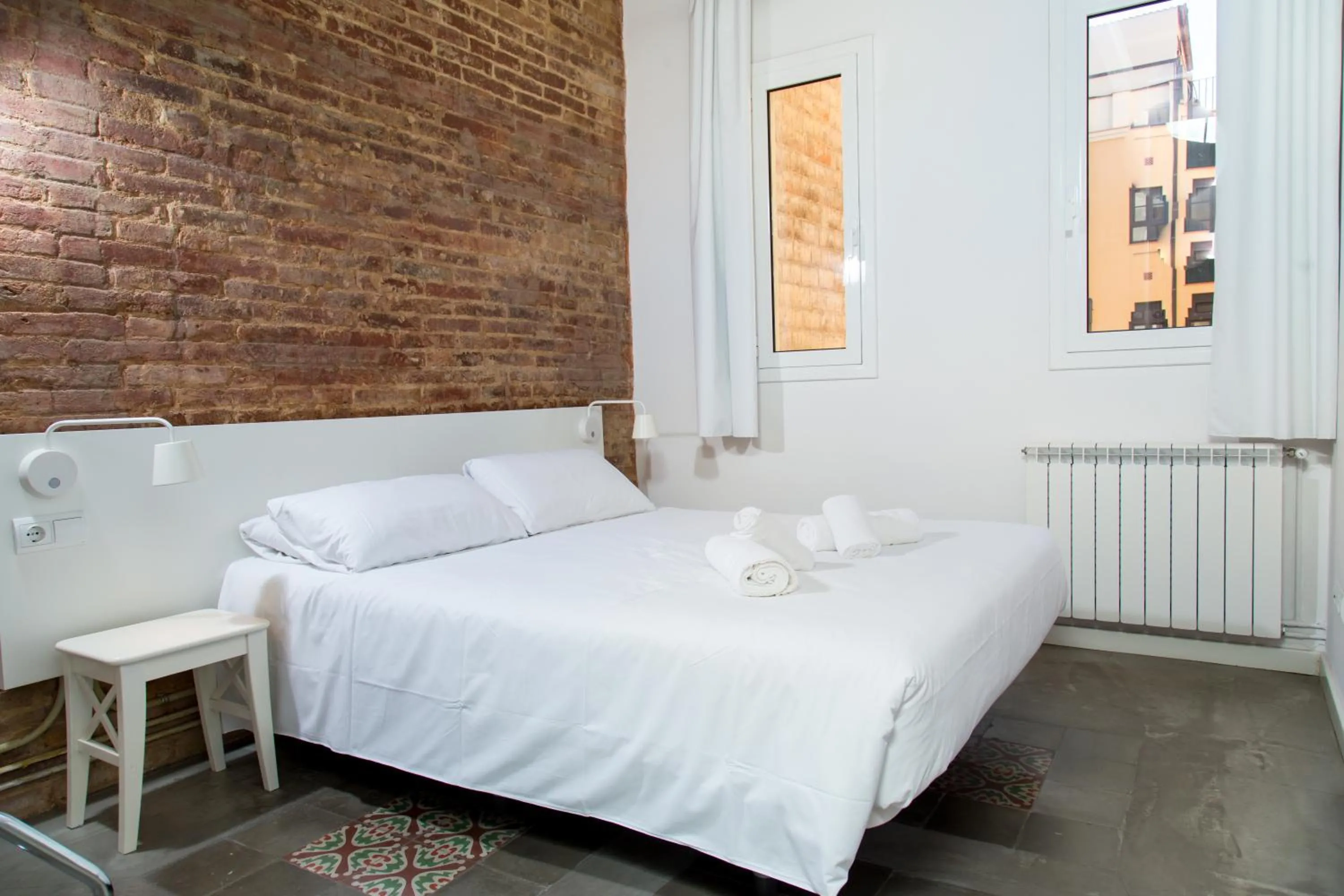Bed in Happy People Plaza España Apartments