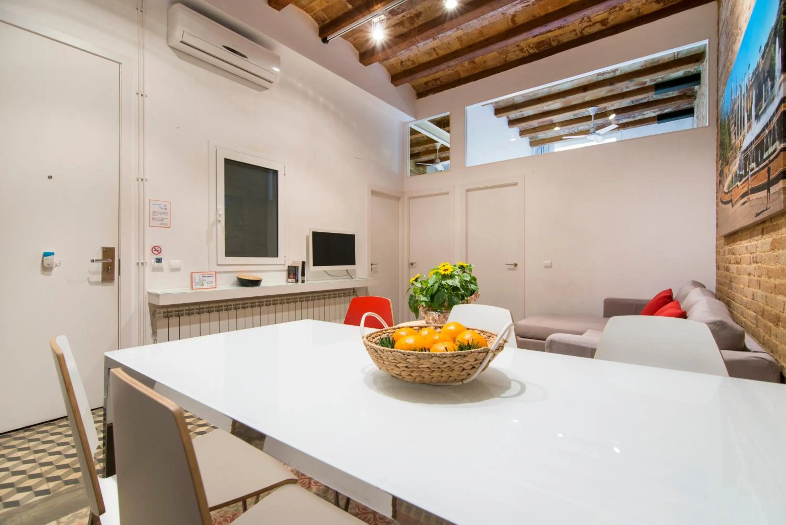 Living room in Happy People Plaza España Apartments