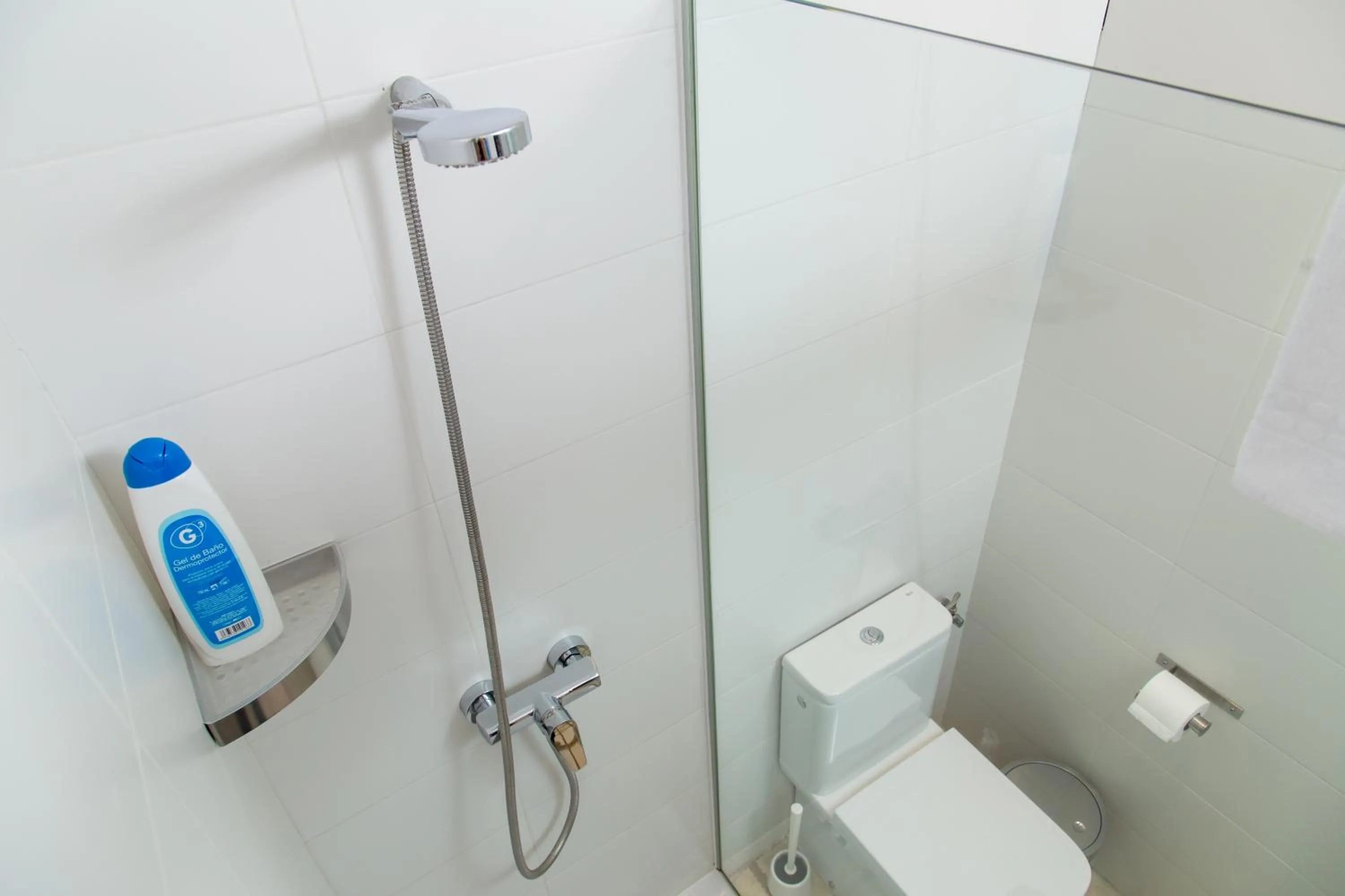 Bathroom in Happy People Plaza España Apartments