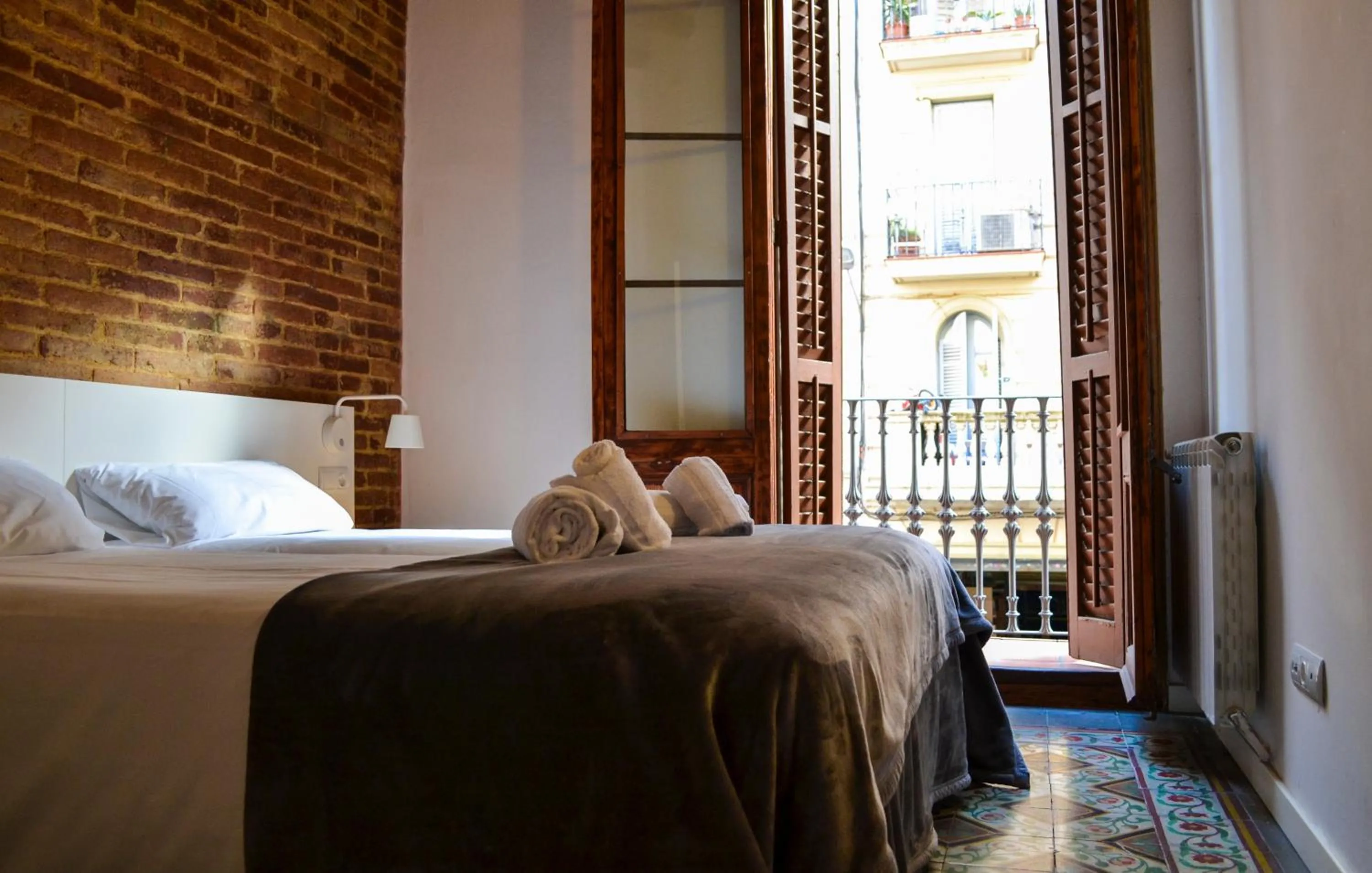 Bed in Happy People Plaza España Apartments