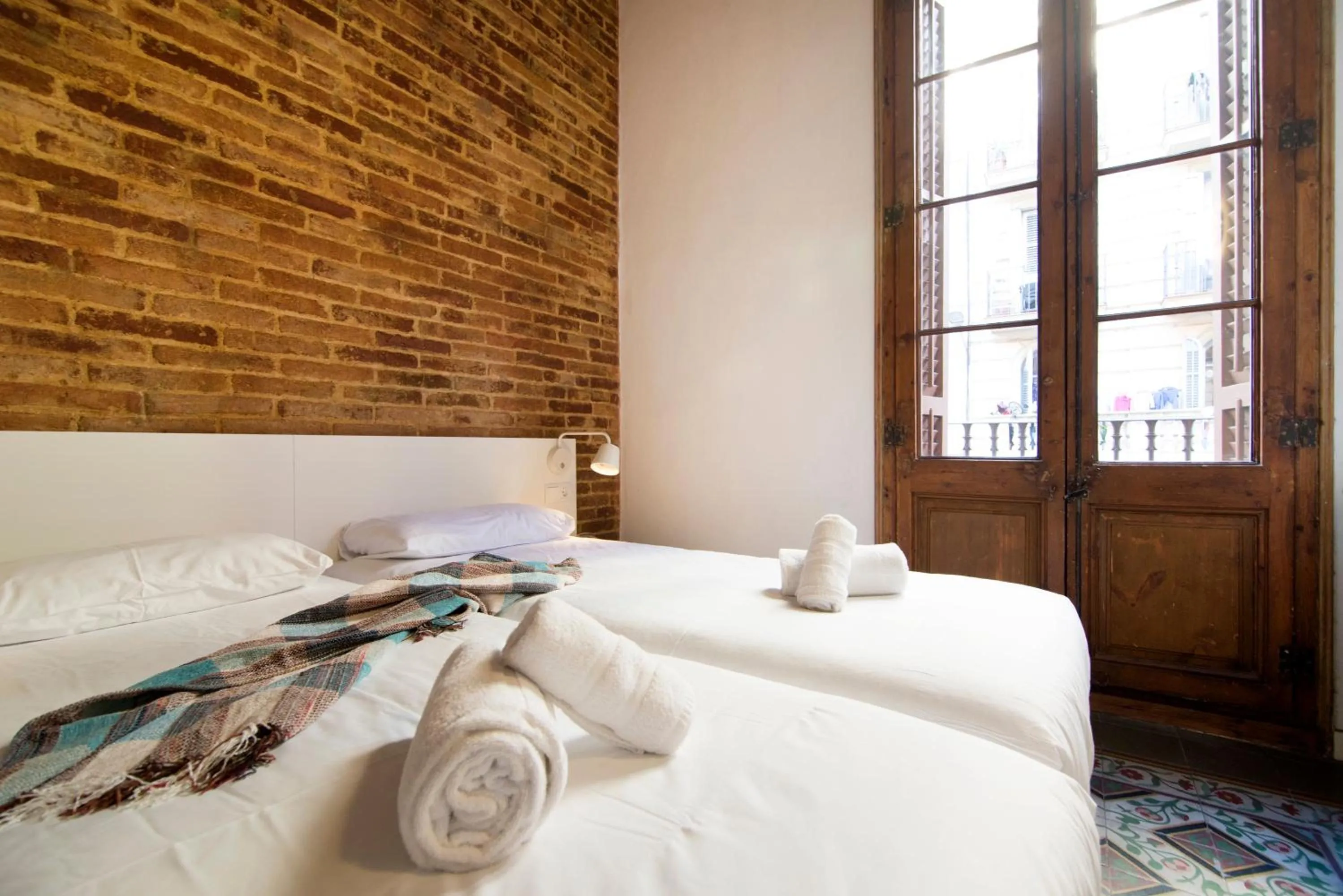Balcony/Terrace, Bed in Happy People Plaza España Apartments
