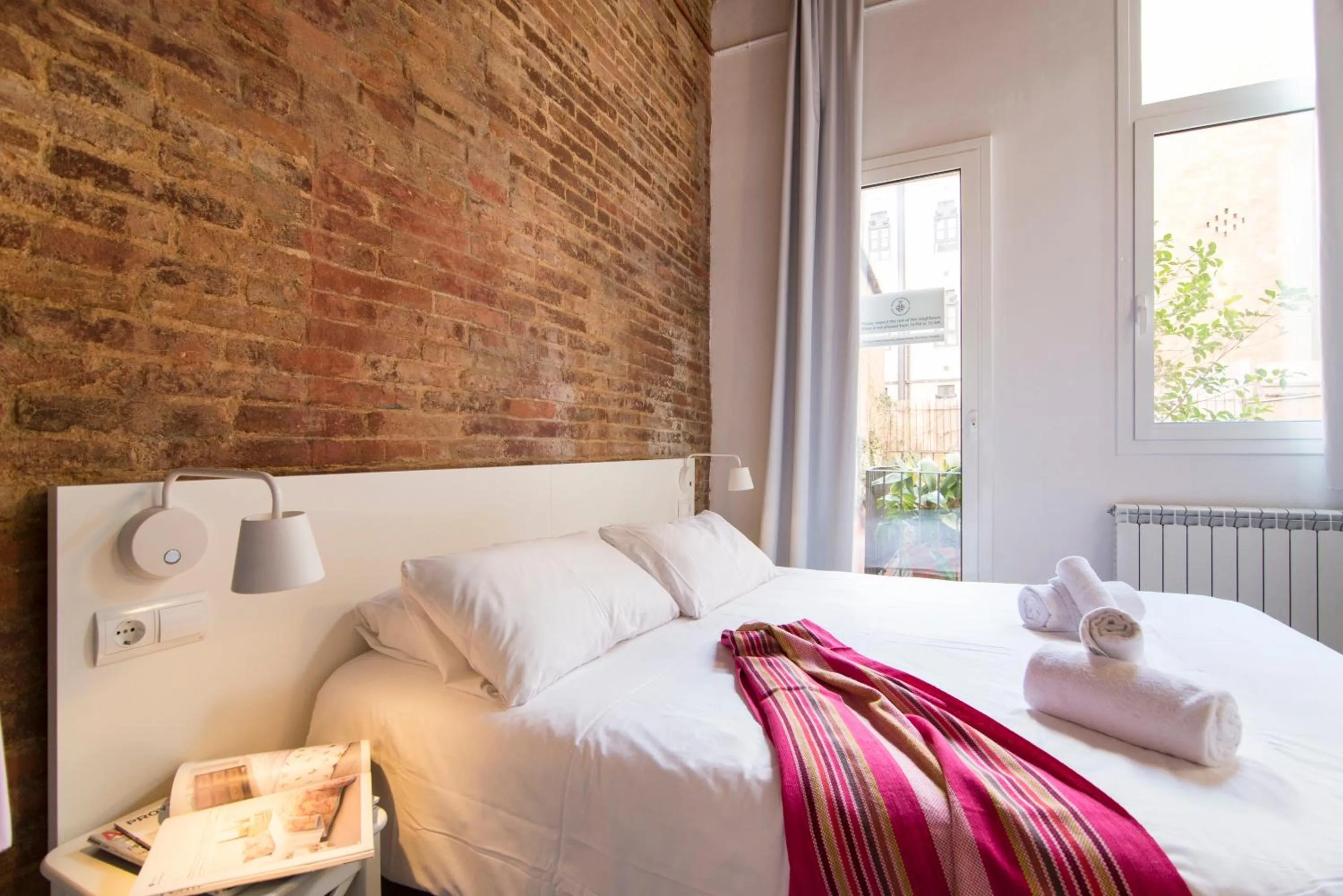 Bed in Happy People Plaza España Apartments