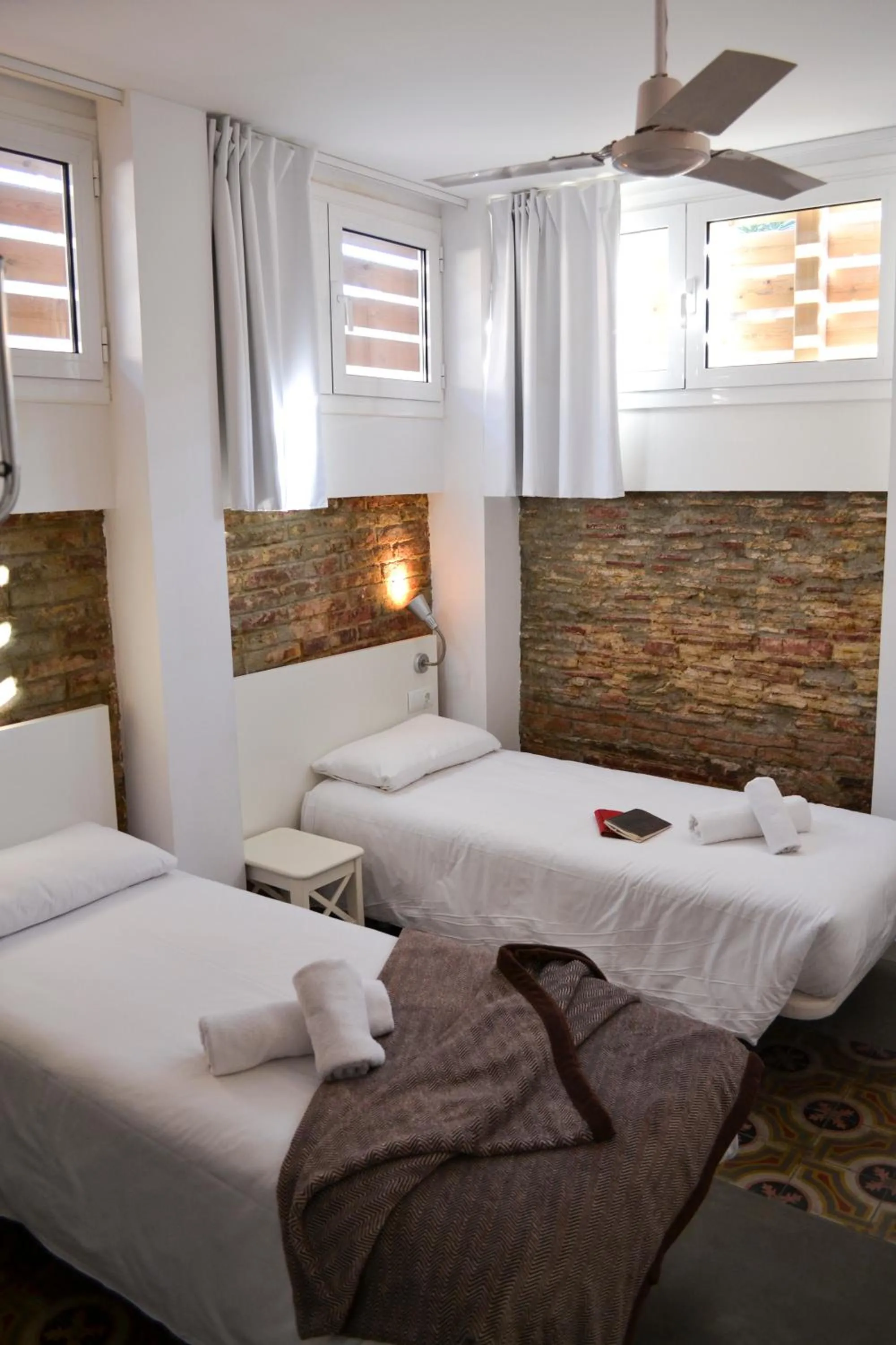Bed in Happy People Plaza España Apartments