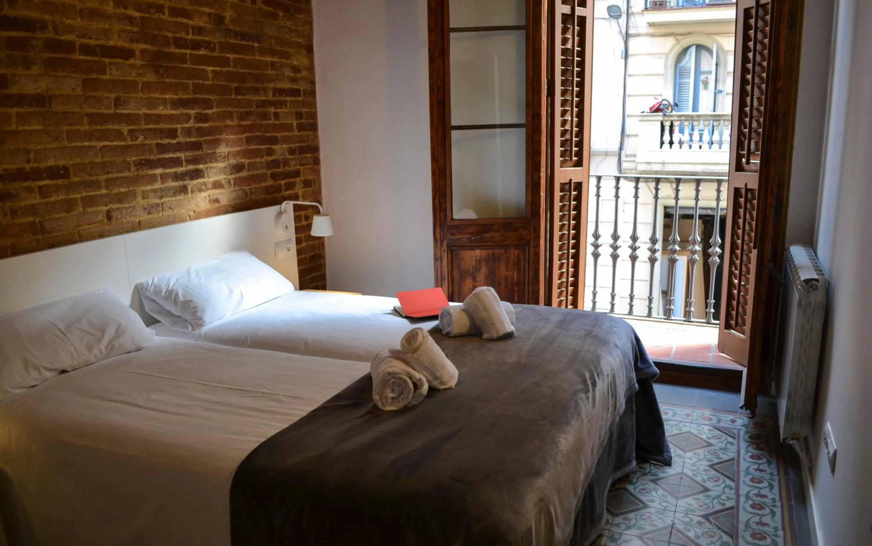 Bed in Happy People Plaza España Apartments
