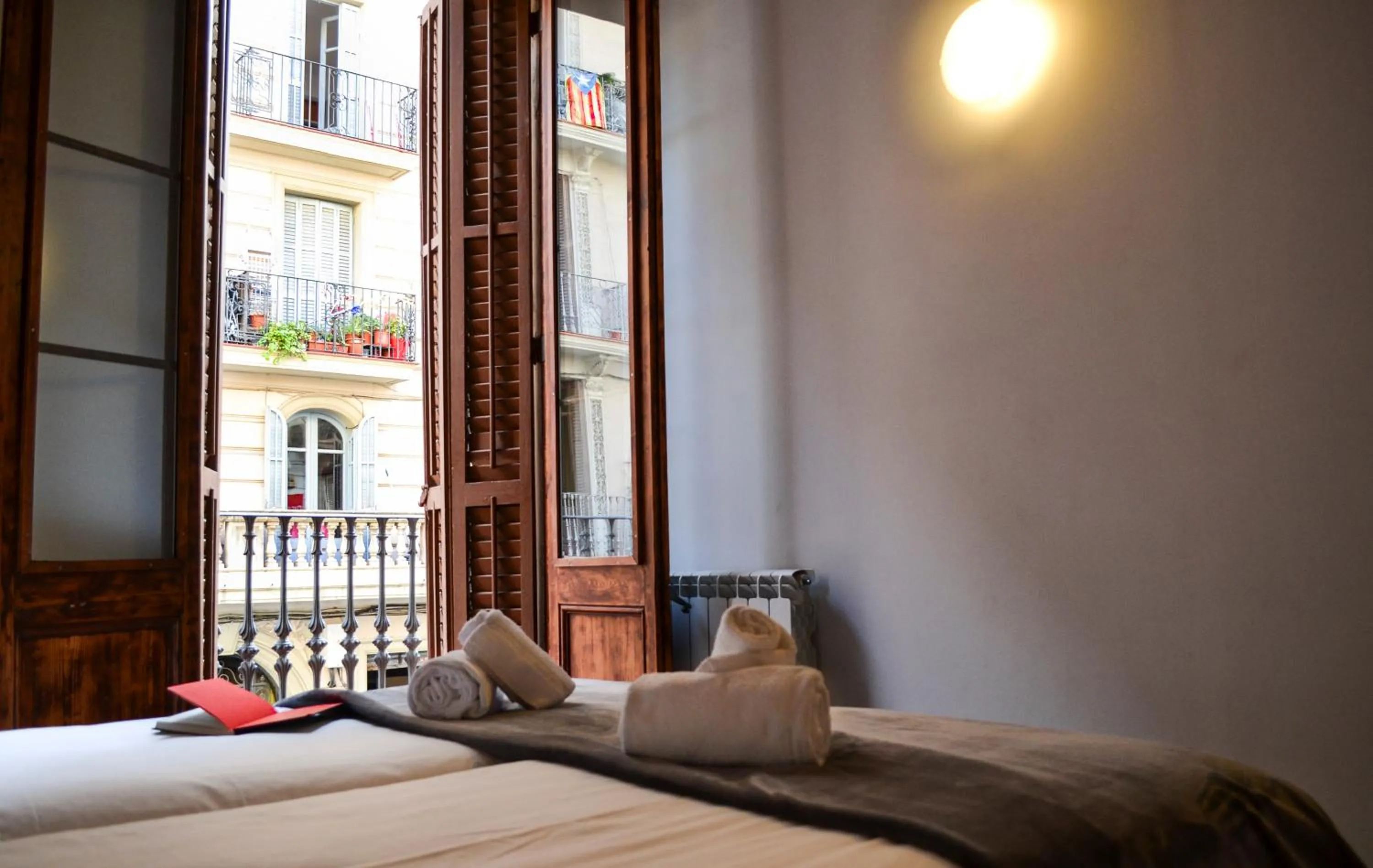 Bed in Happy People Plaza España Apartments