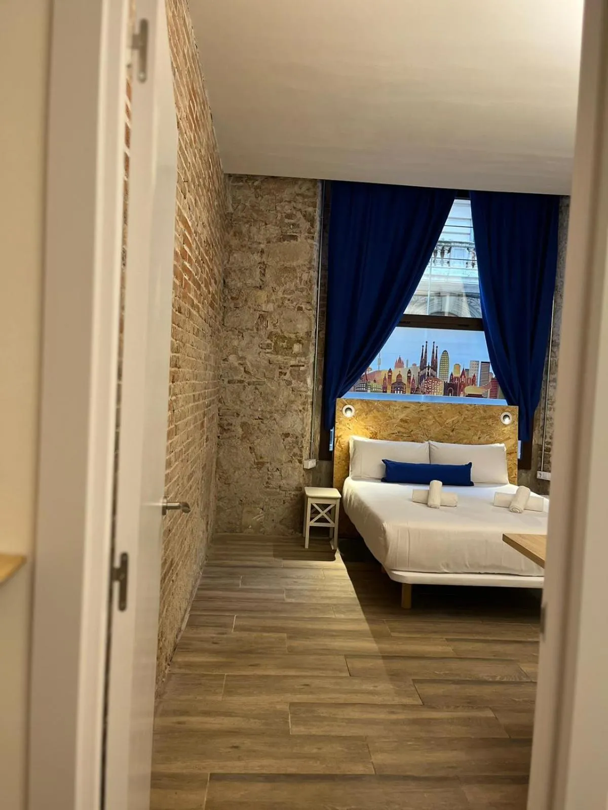 Bed in Happy People Plaza España Apartments