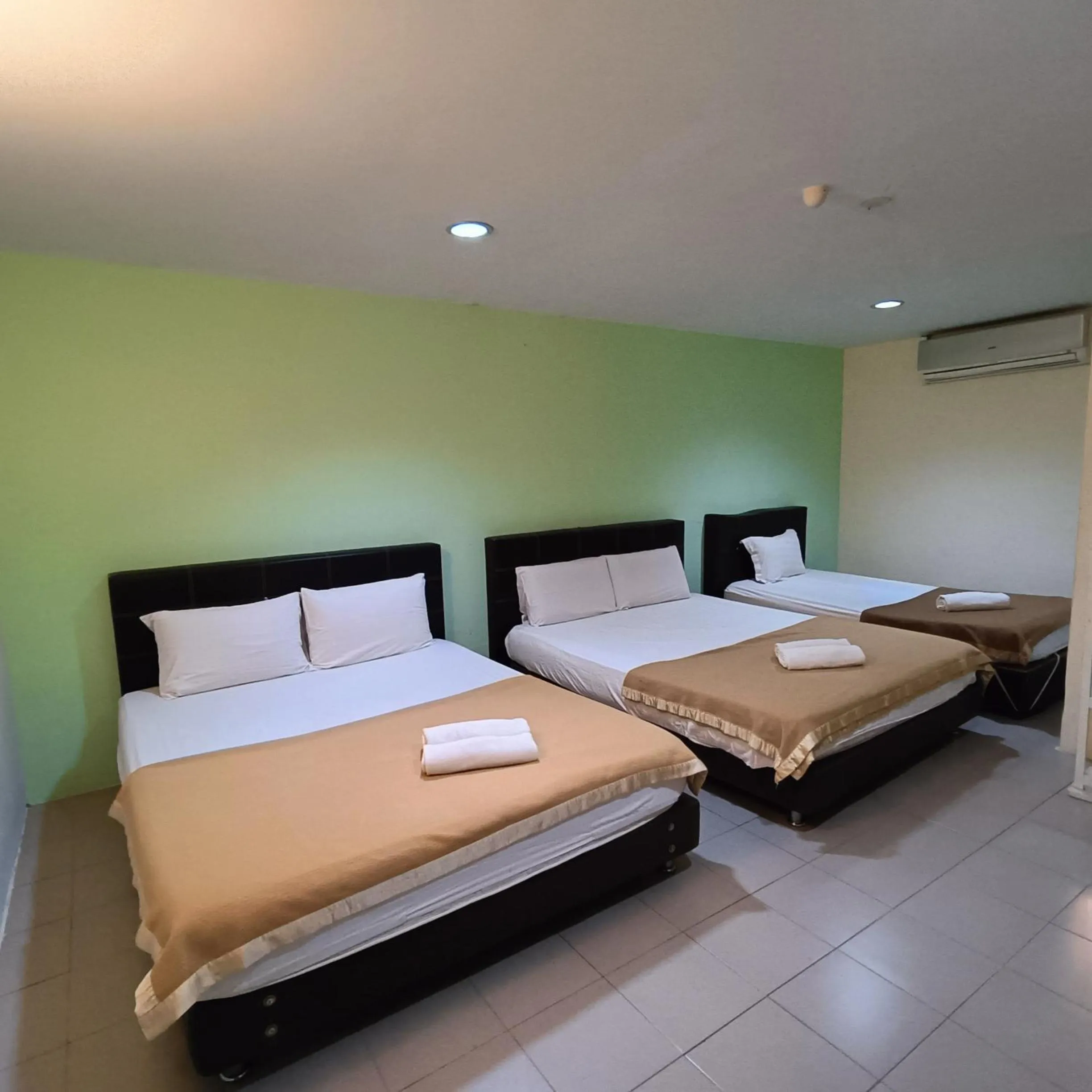 Photo of the whole room, Bed in Best One Hotel