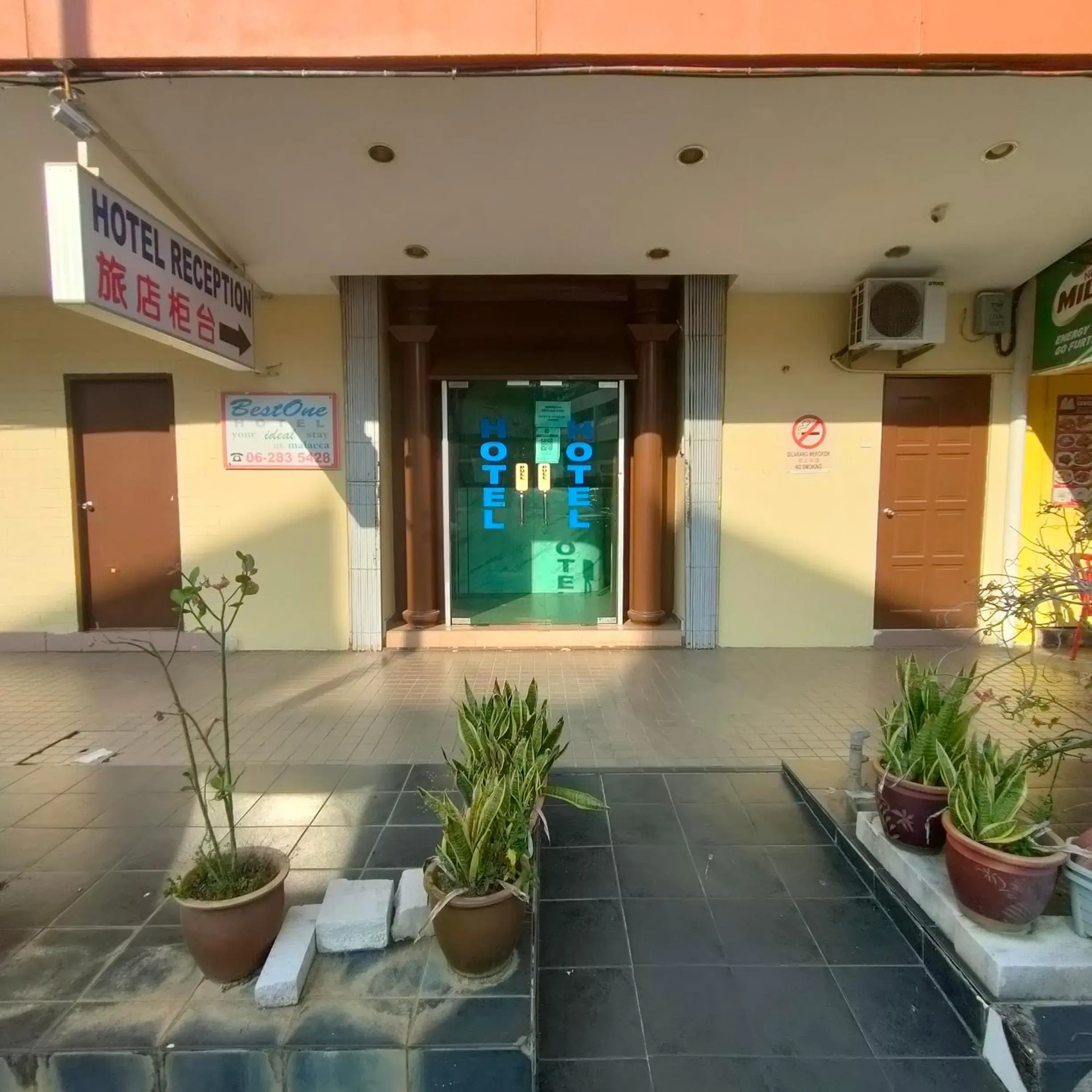 Facade/entrance in Best One Hotel Facade/entrance in Best One Hotel