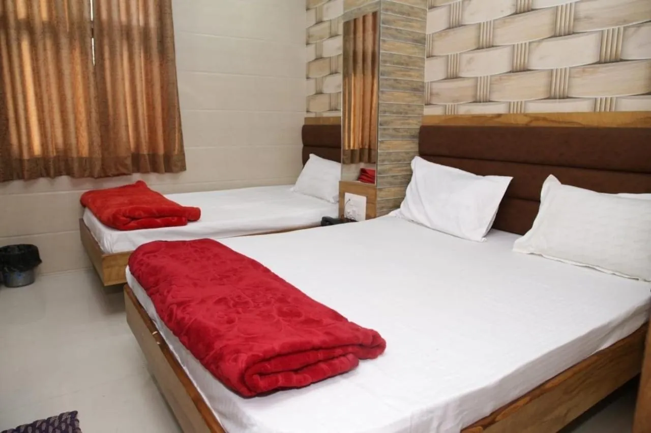 Bed in Hotel Al Sharif Manzil 90 Mtrs from Dargah
