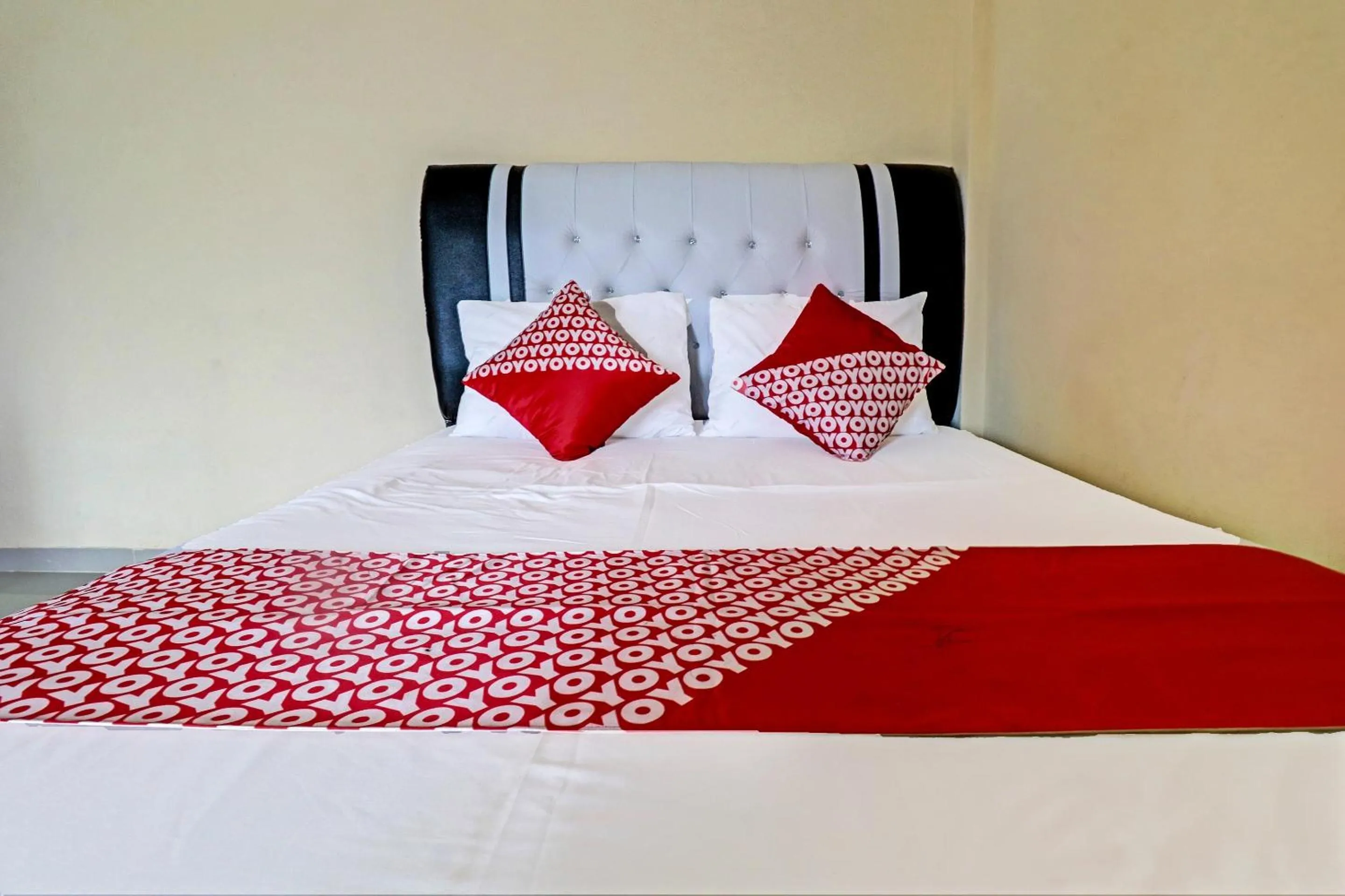 Bedroom in OYO 90945 Arizon Kost