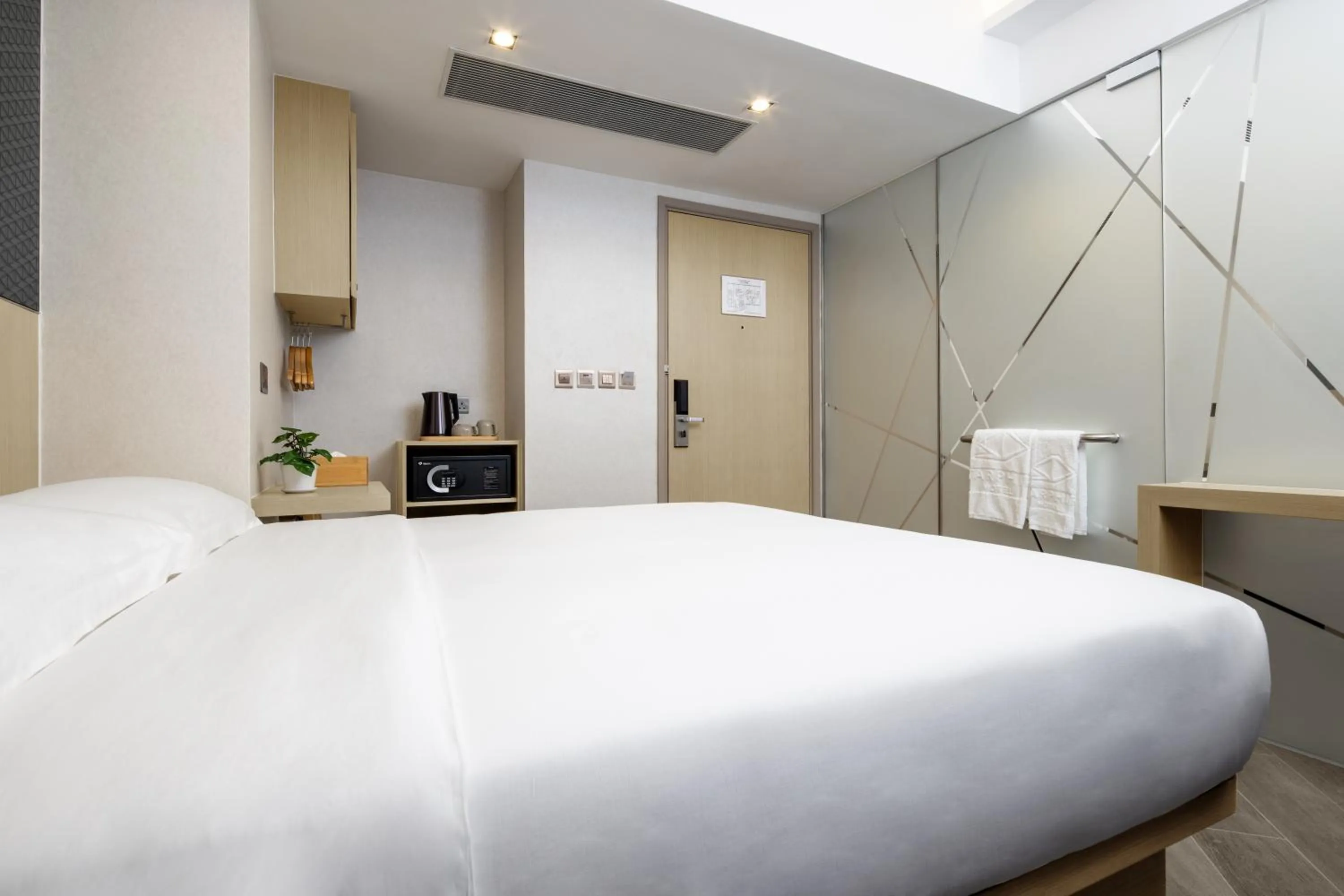 Bedroom, Bed in Starphire Hotel