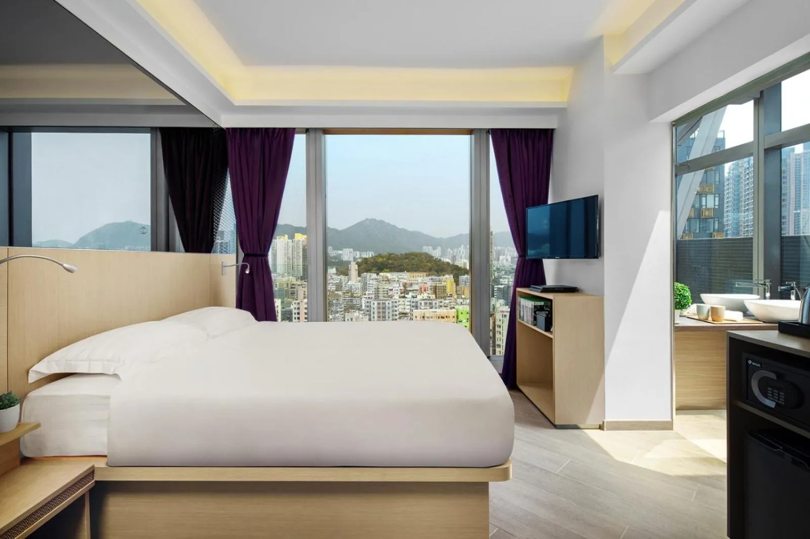 Bedroom, Bed in Starphire Hotel