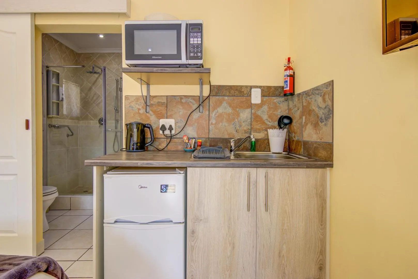 Kitchen or kitchenette in Edenvale Guest House