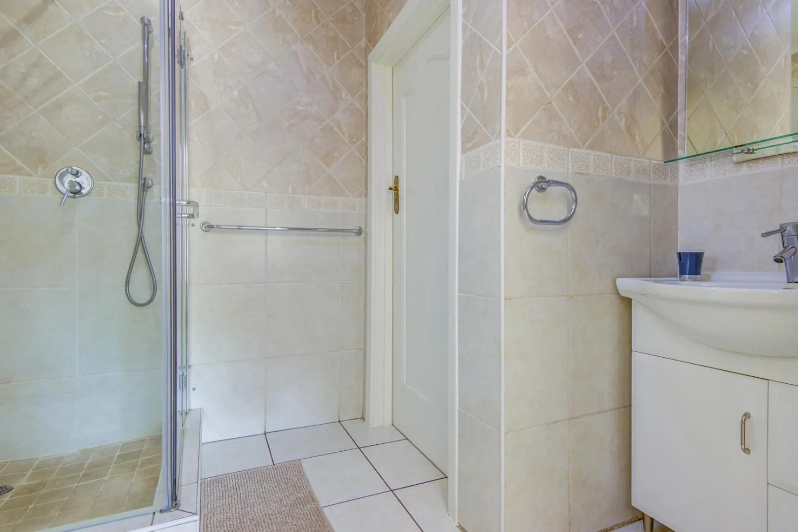 Bathroom in Edenvale Guest House