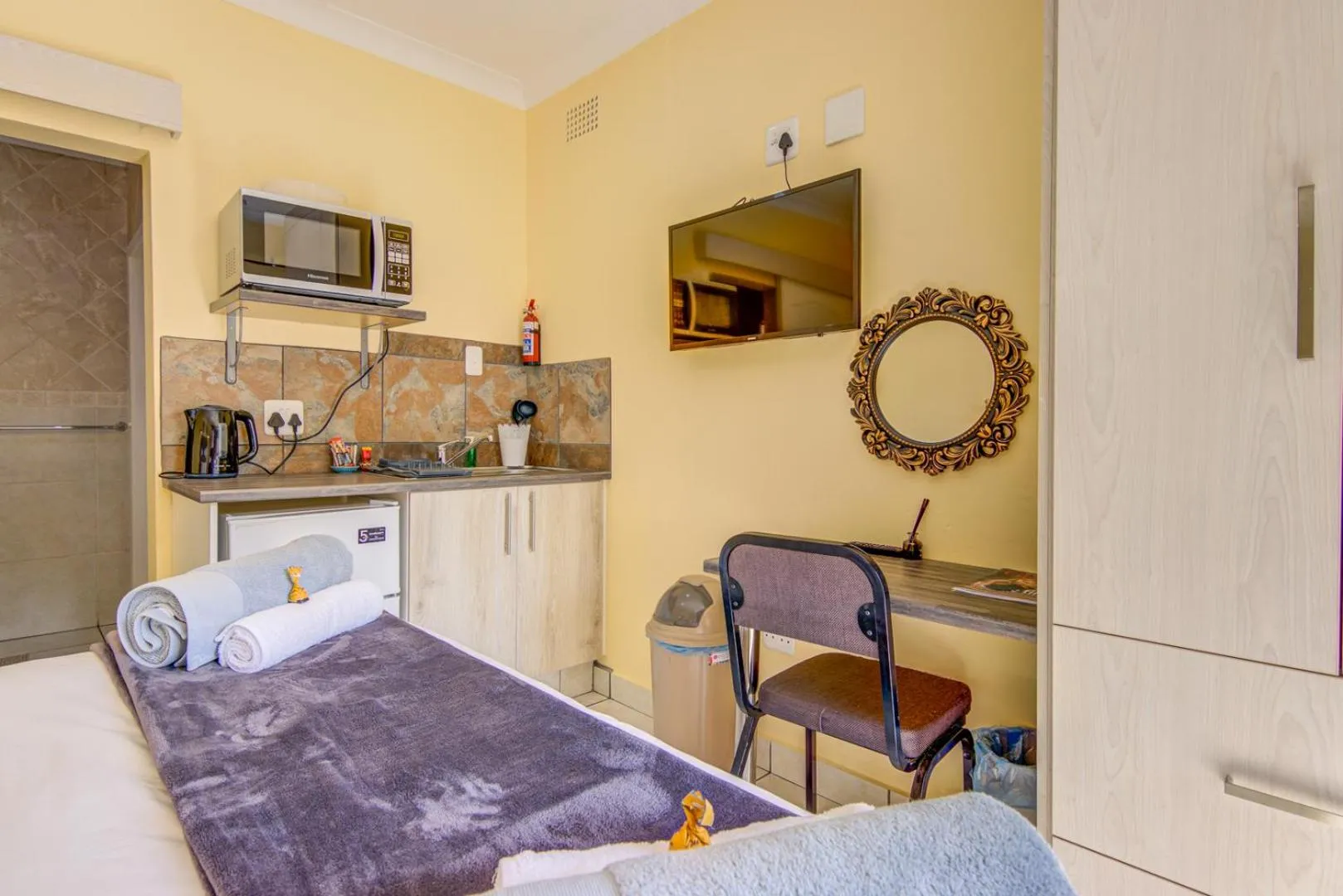 Kitchen or kitchenette in Edenvale Guest House