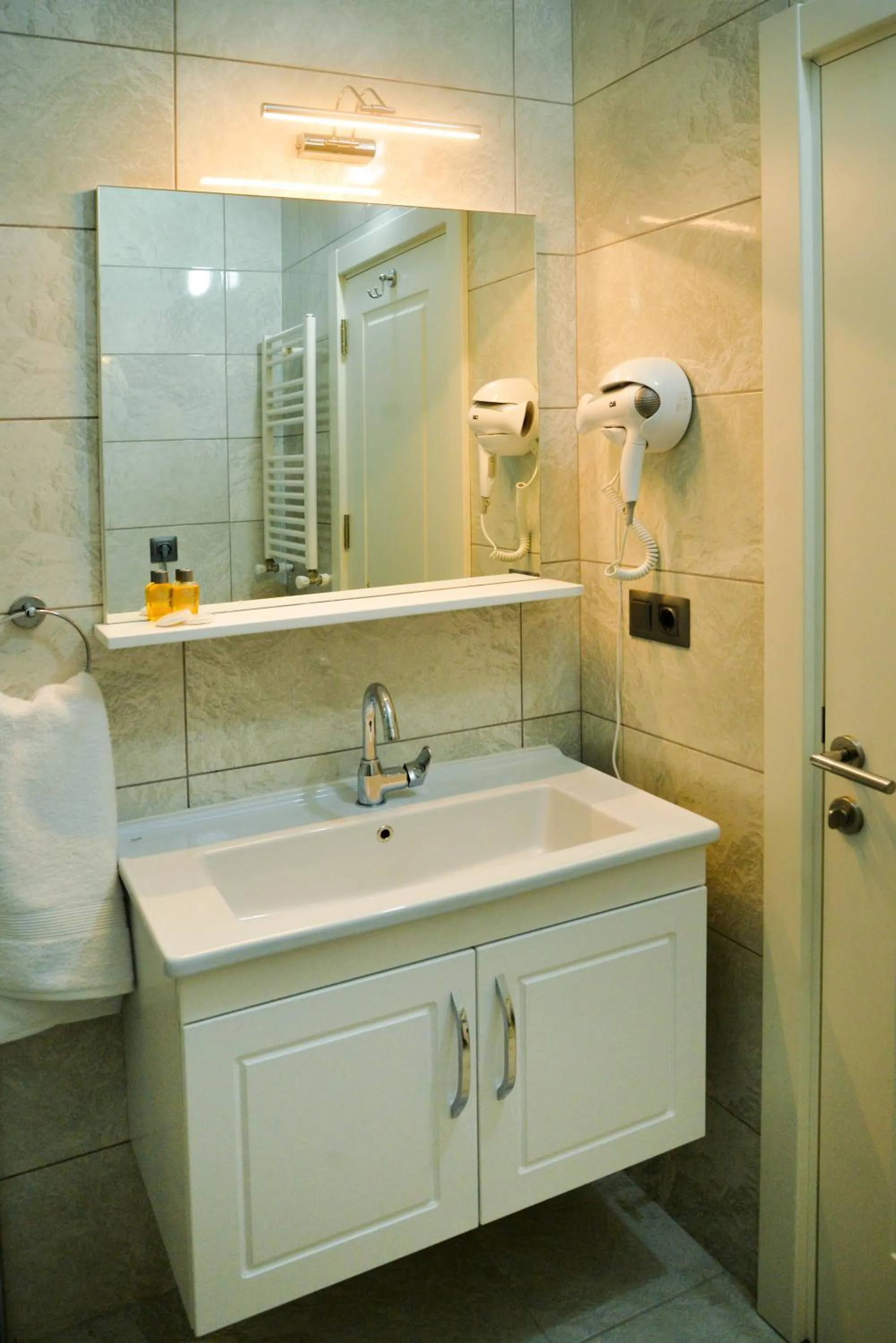 Bathroom in Melissa Suite