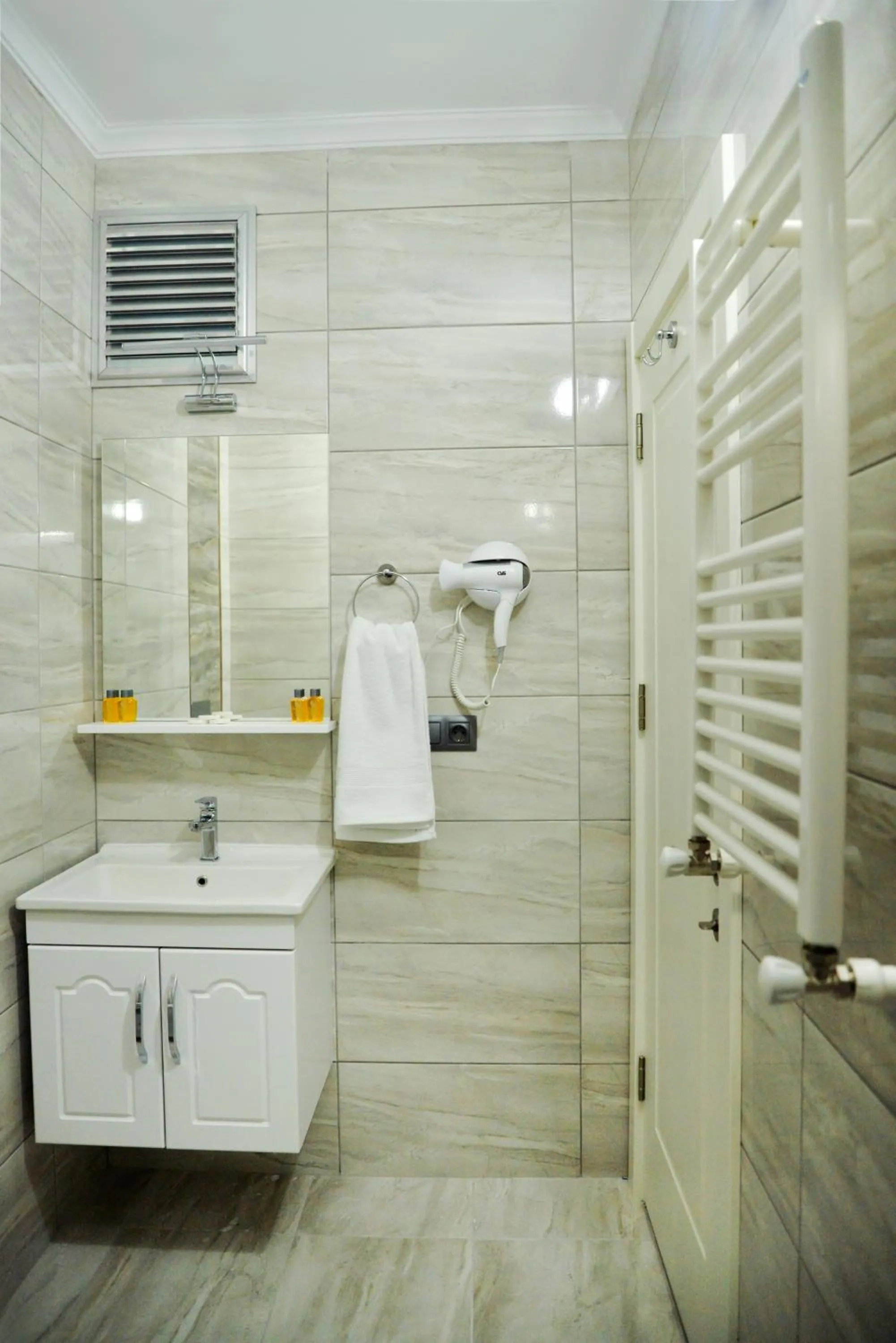 Shower in Melissa Suite