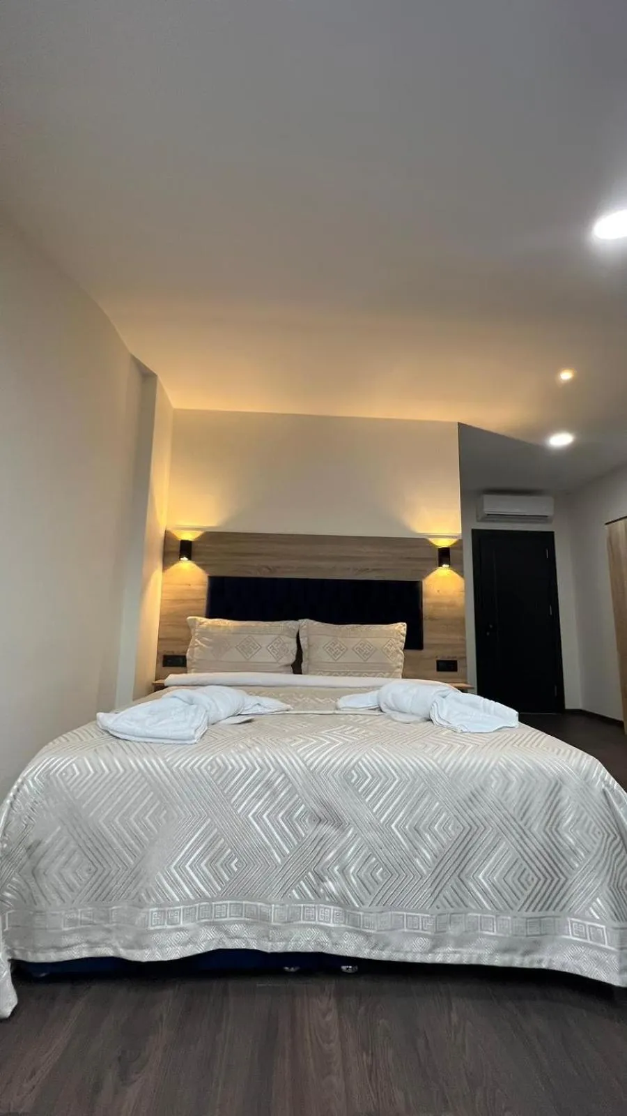 Bed in Melissa Suite