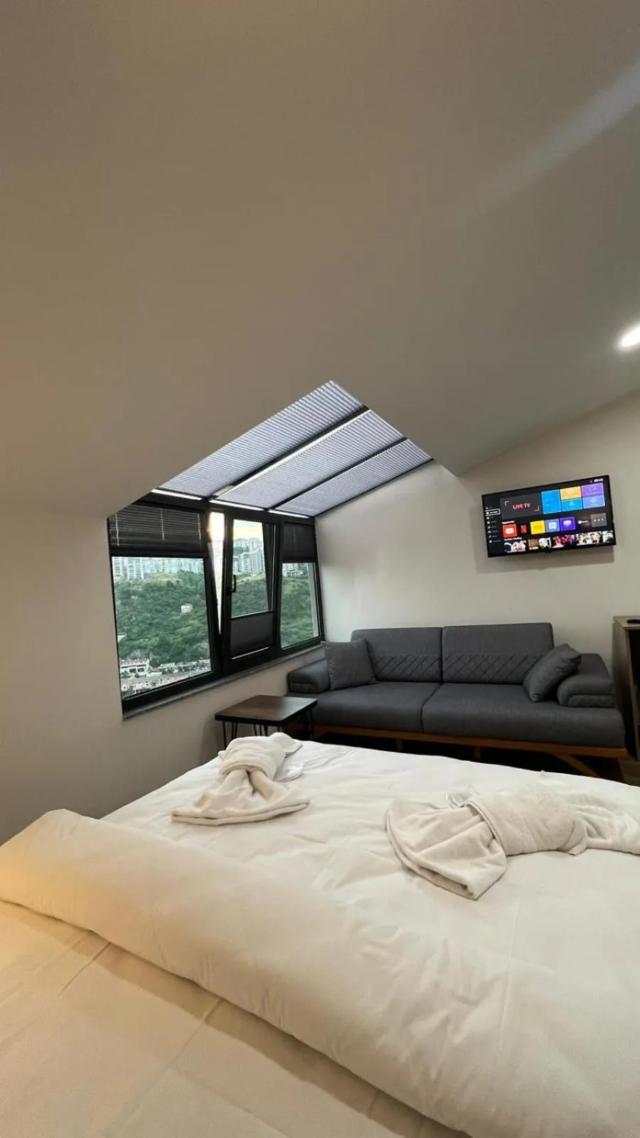 Bed in Melissa Suite