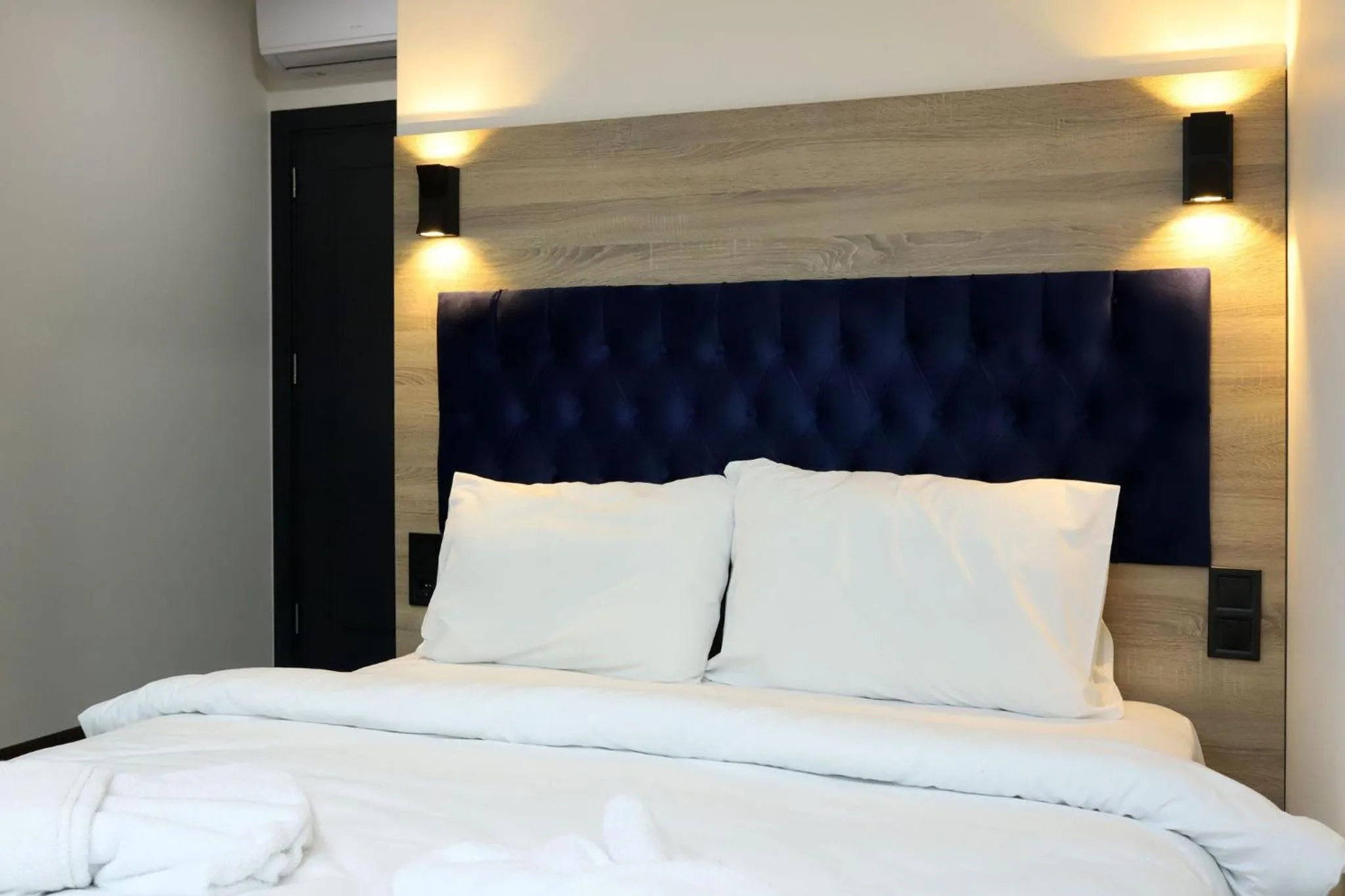 Bed in Melissa Suite