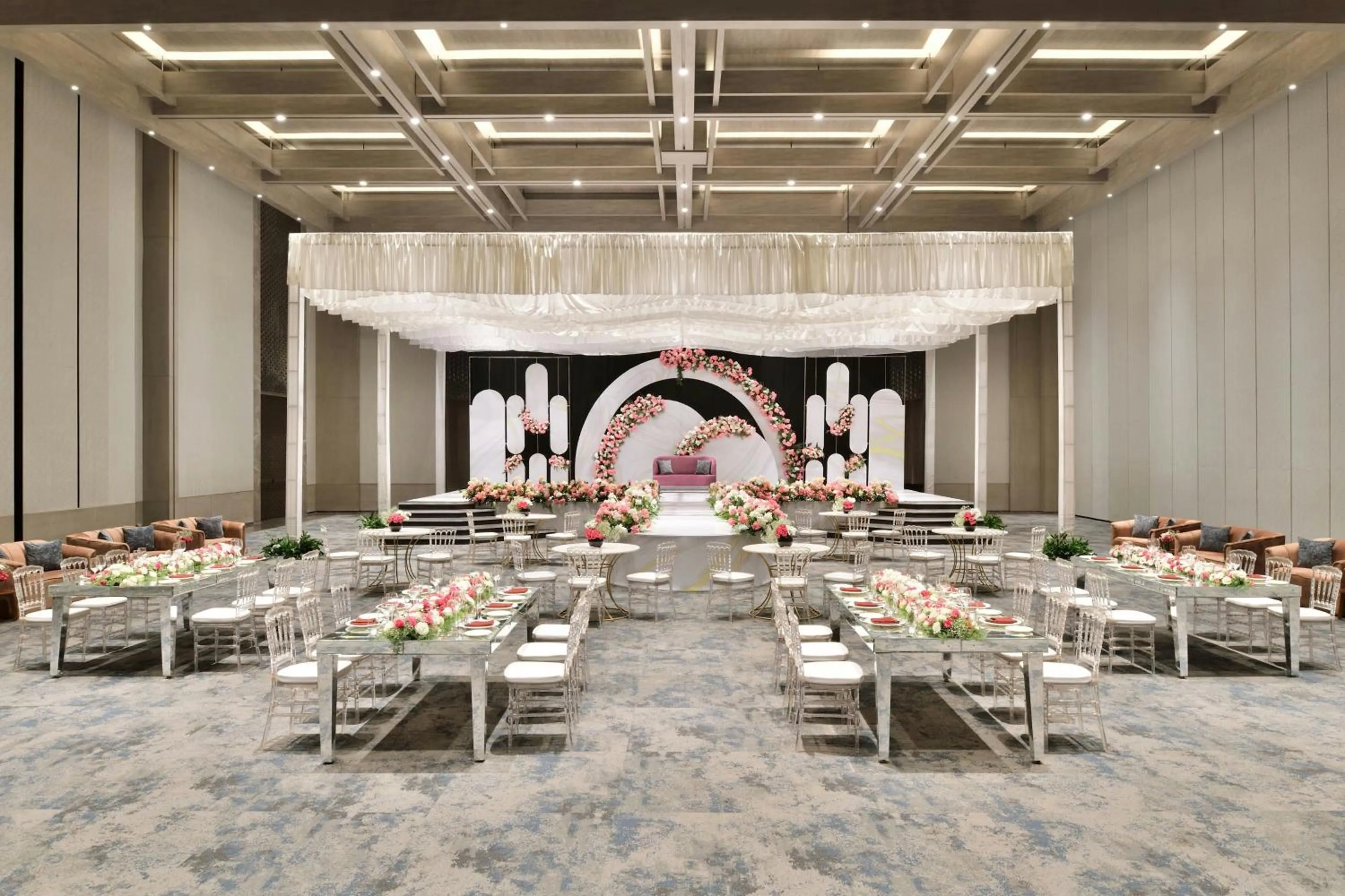 Lounge or bar in JW Marriott Hotel Bengaluru Prestige Golfshire Resort & Spa